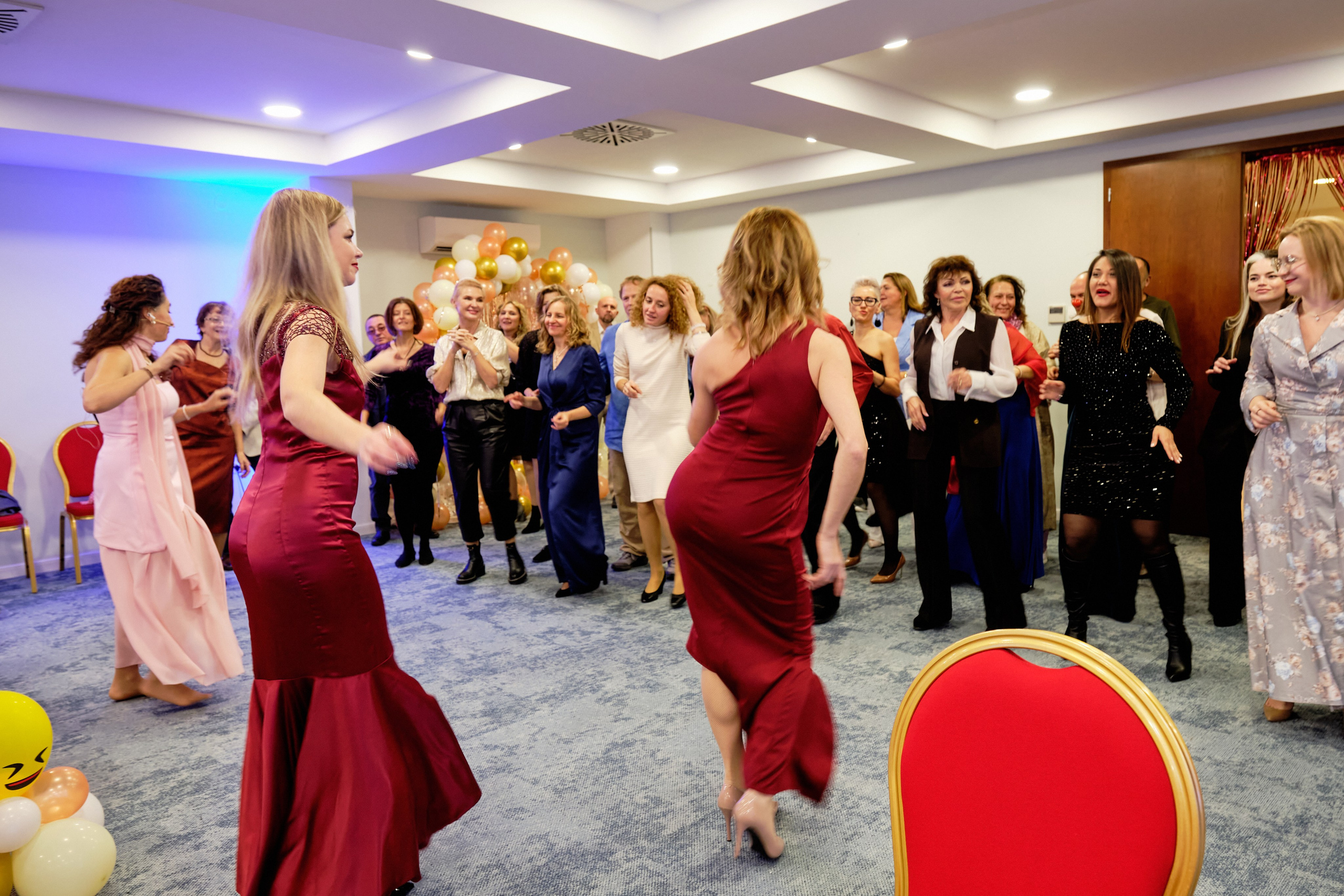 Фоторепортаж з благодійного Новорічного балу у Чорногорії. Портретний фотограф Альона Новгородцева