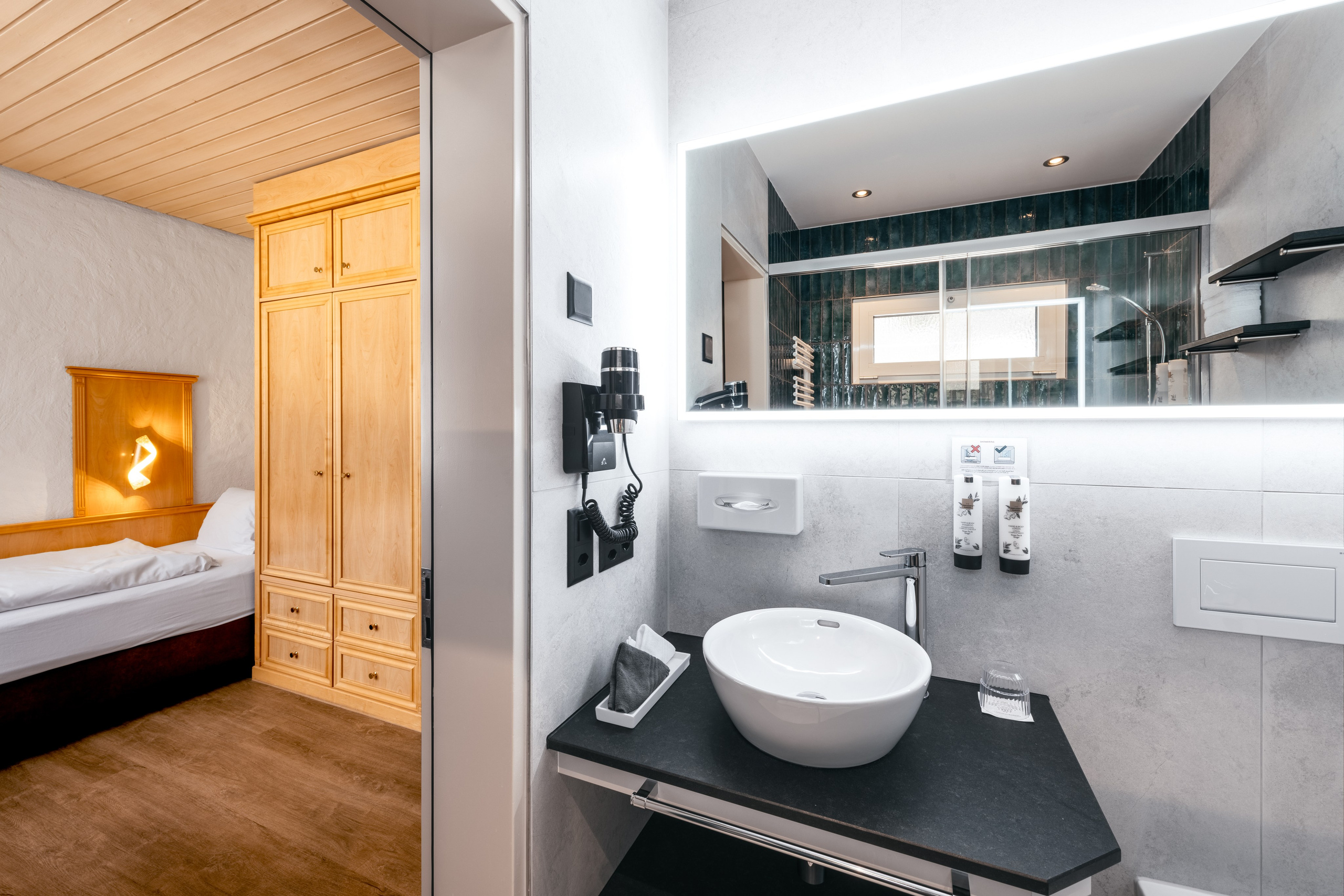 Hotel Kreuz Post, GRINDELWALD, Kt. BERN. Hallo! Ich bin Elena und arbeite als Immobilienfotografin