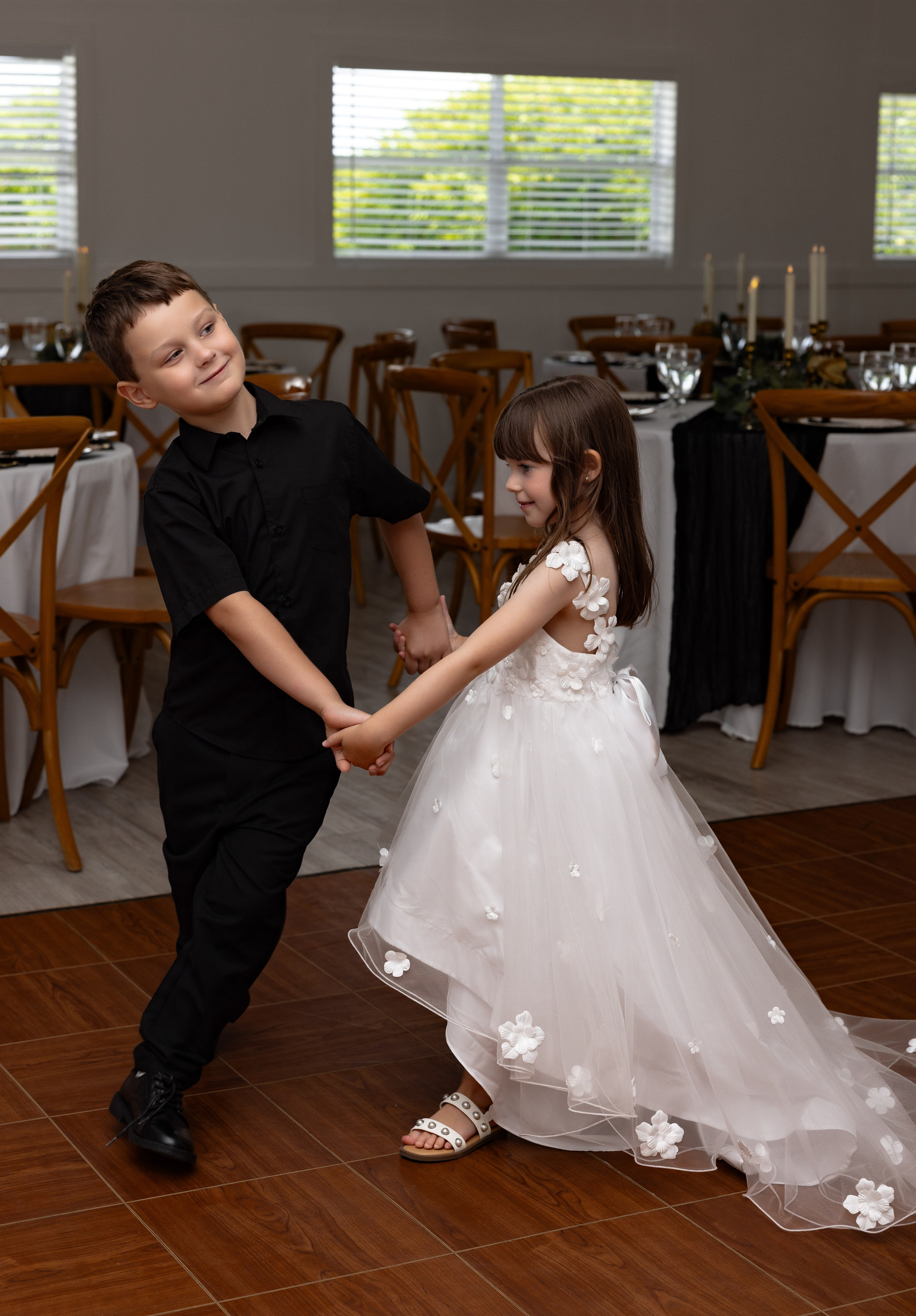 Alexsa and Robert. Ever After Farm Peach. Photographer Anastasia Nagibina