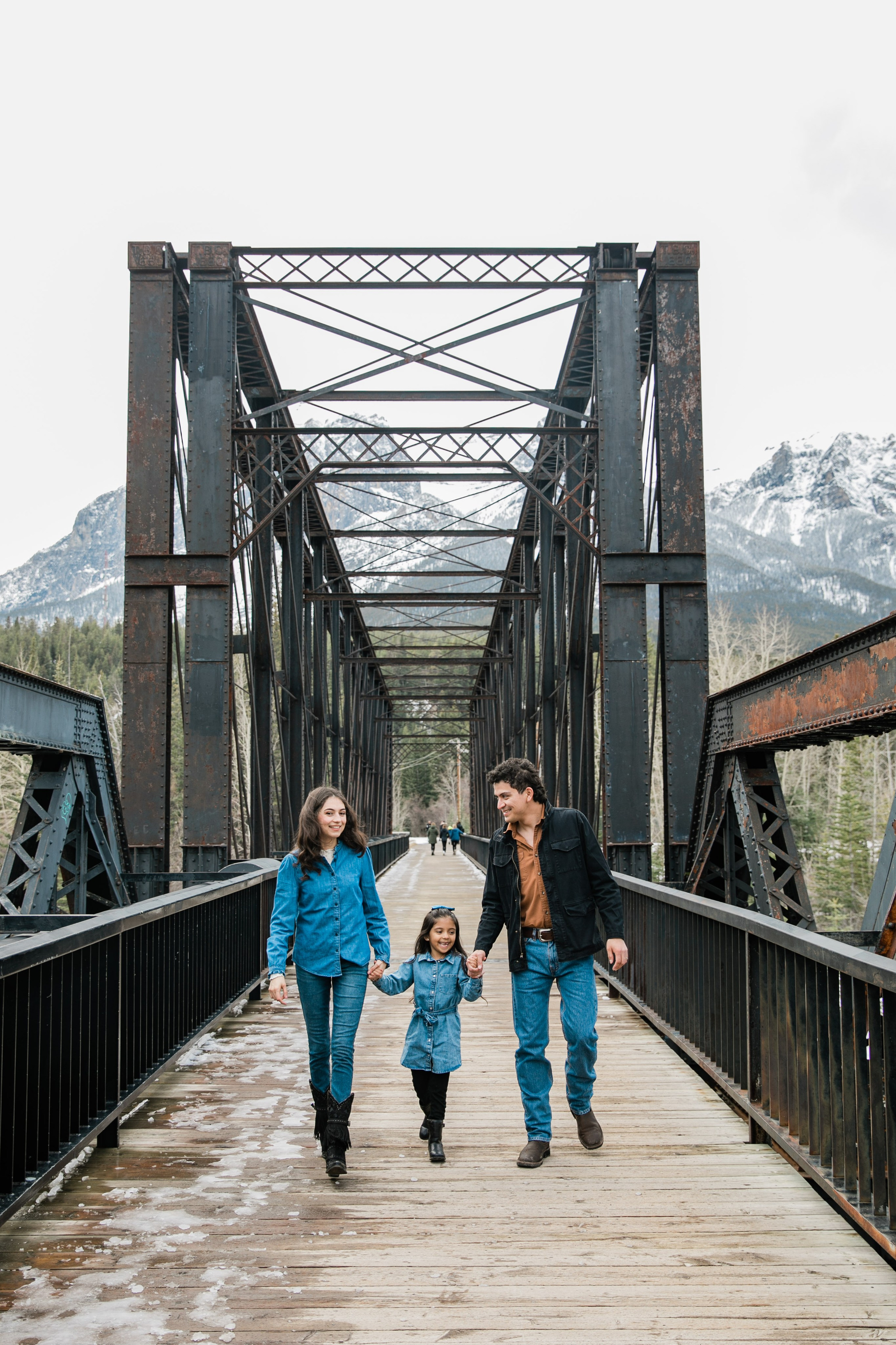 Jorge & Isabel — Canmore. Fotografía accesible en Calgary