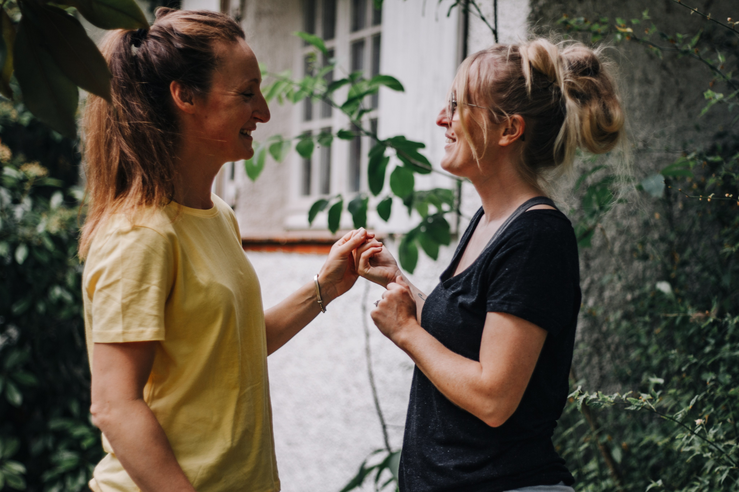 Anais et Tiffany. Photographe professionnelle à Poitiers, Tours et Châtellerault | Studio photo entre Poitiers et Tours – portraits, familles, entreprises, ma