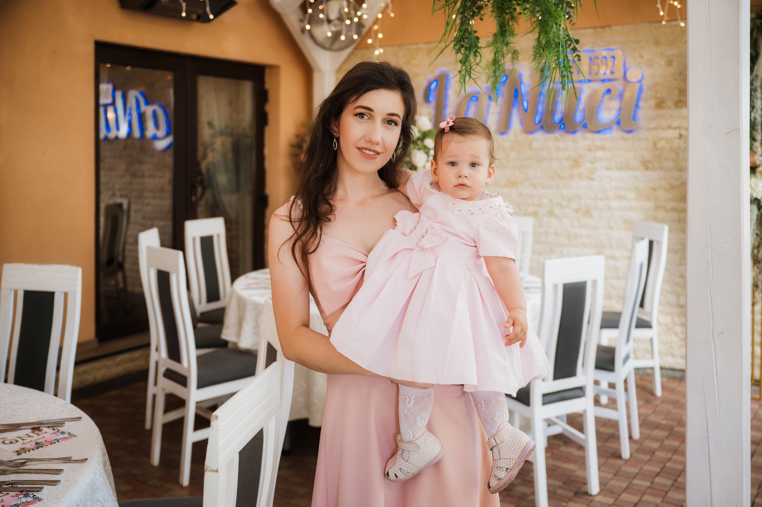 Turta/Mot. Amintirile tale merită mai mult decât o fotografie. Merită o poveste