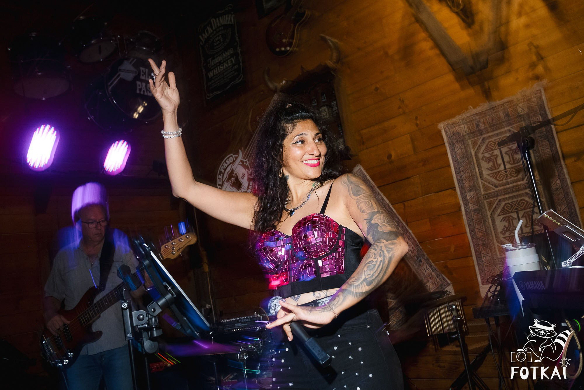 Tributo a Amy Winehouse en El Paso Bar (2 de mayo de 2026) – Fotos, concierto en vivo y ambiente único | FOTKAI