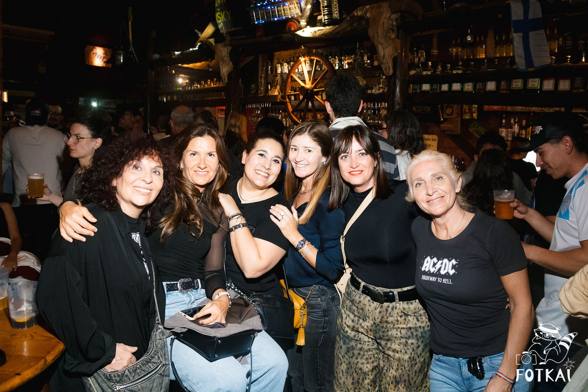 Los Ekilibristas de la Cuerda Floja — Фото с концерта в Торревьехе, 2026 | FOTKAI