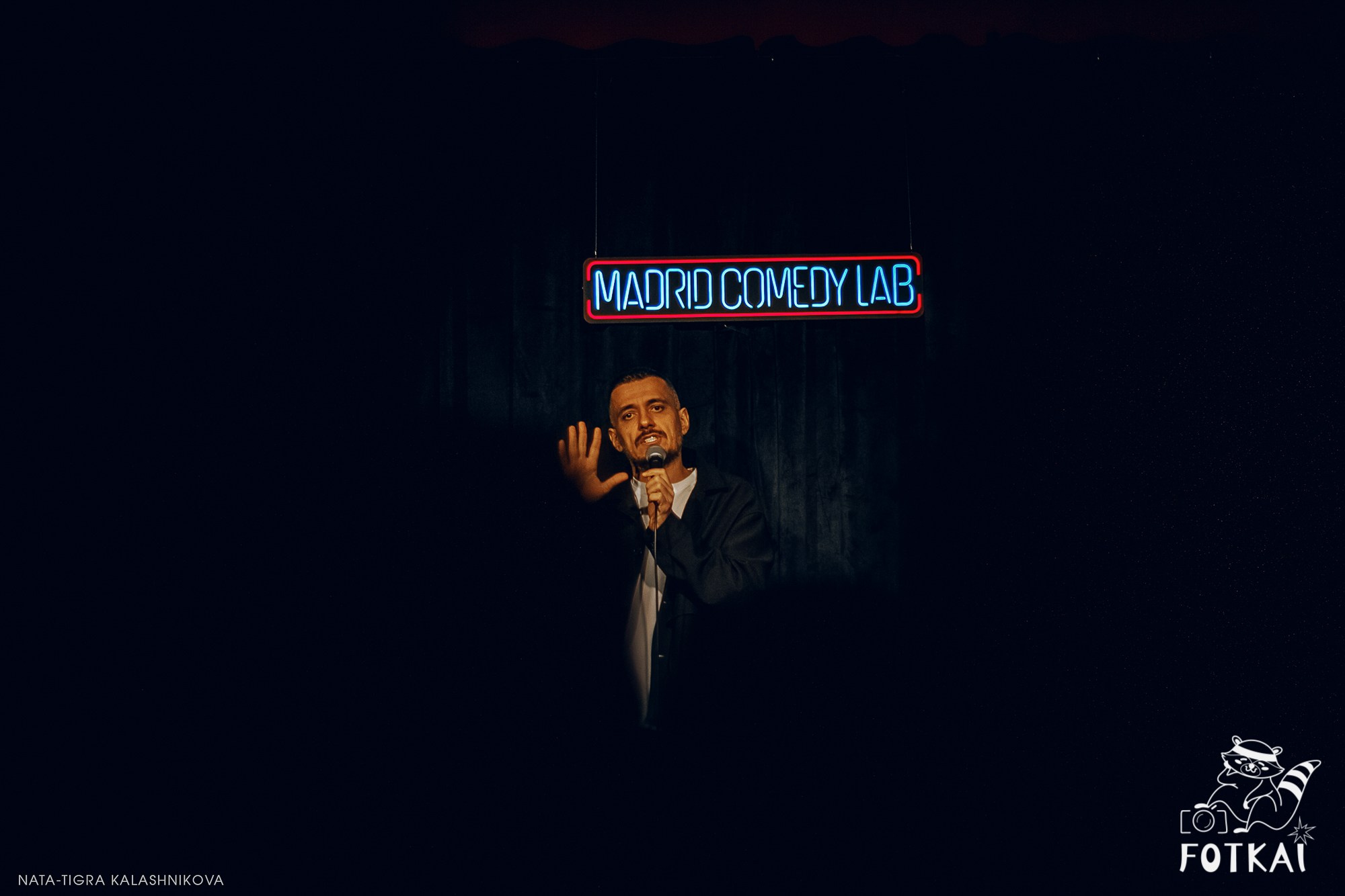 Eduard Matsaberidze en Madrid 14 de febrero 2026 — fotos del show de stand-up | FOTKAI
