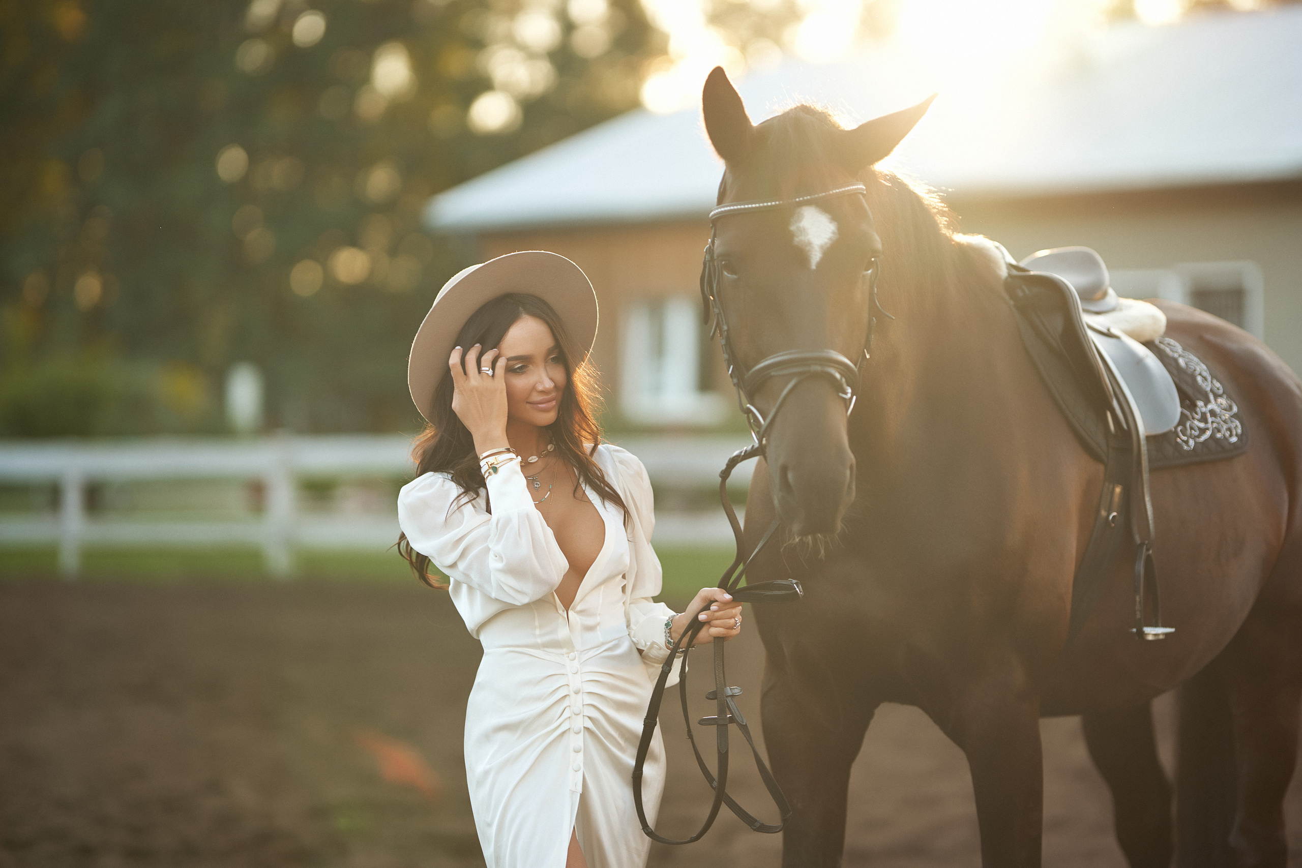 With Horses. Youdusha.com