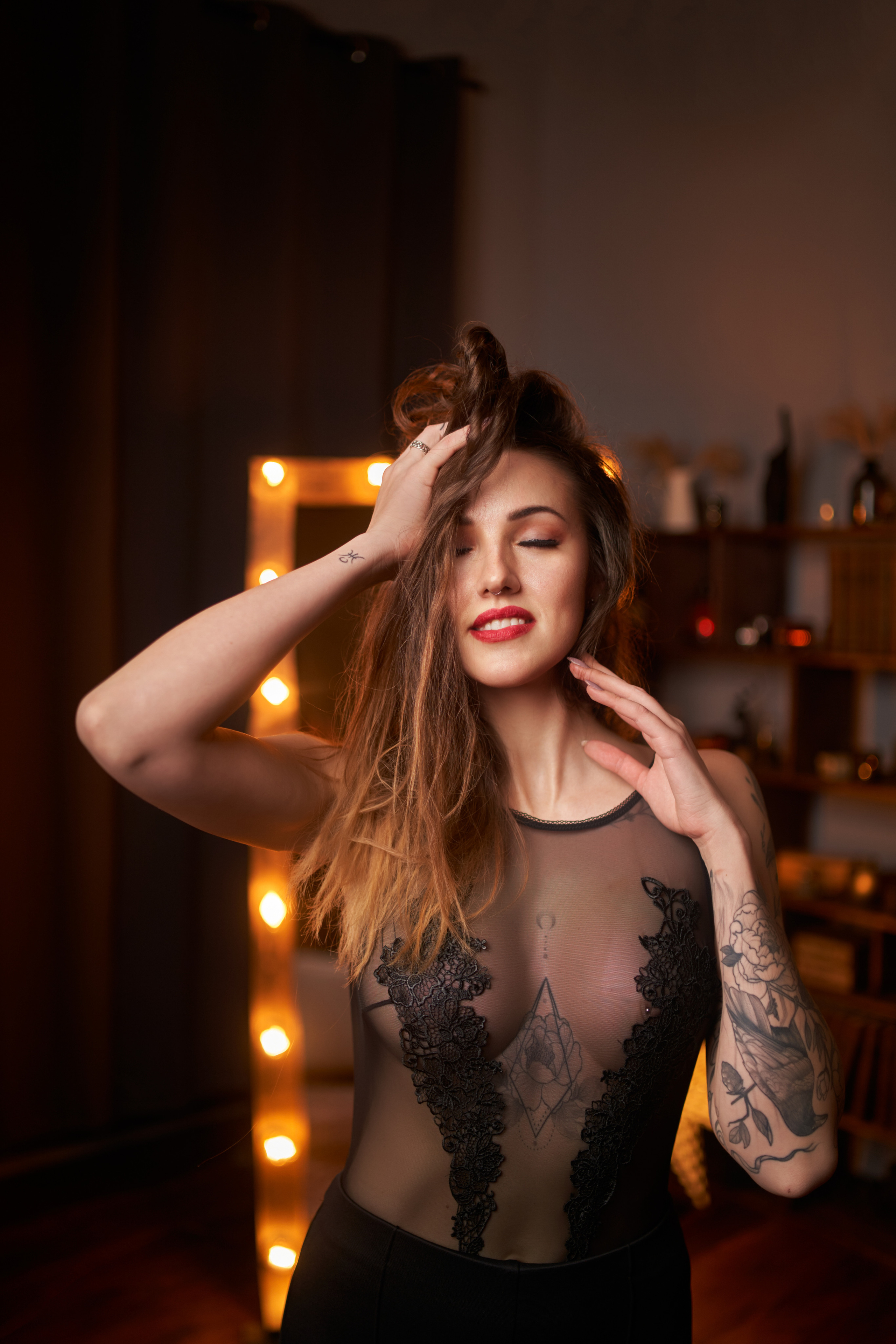 Shooting indoors. Youdusha.com