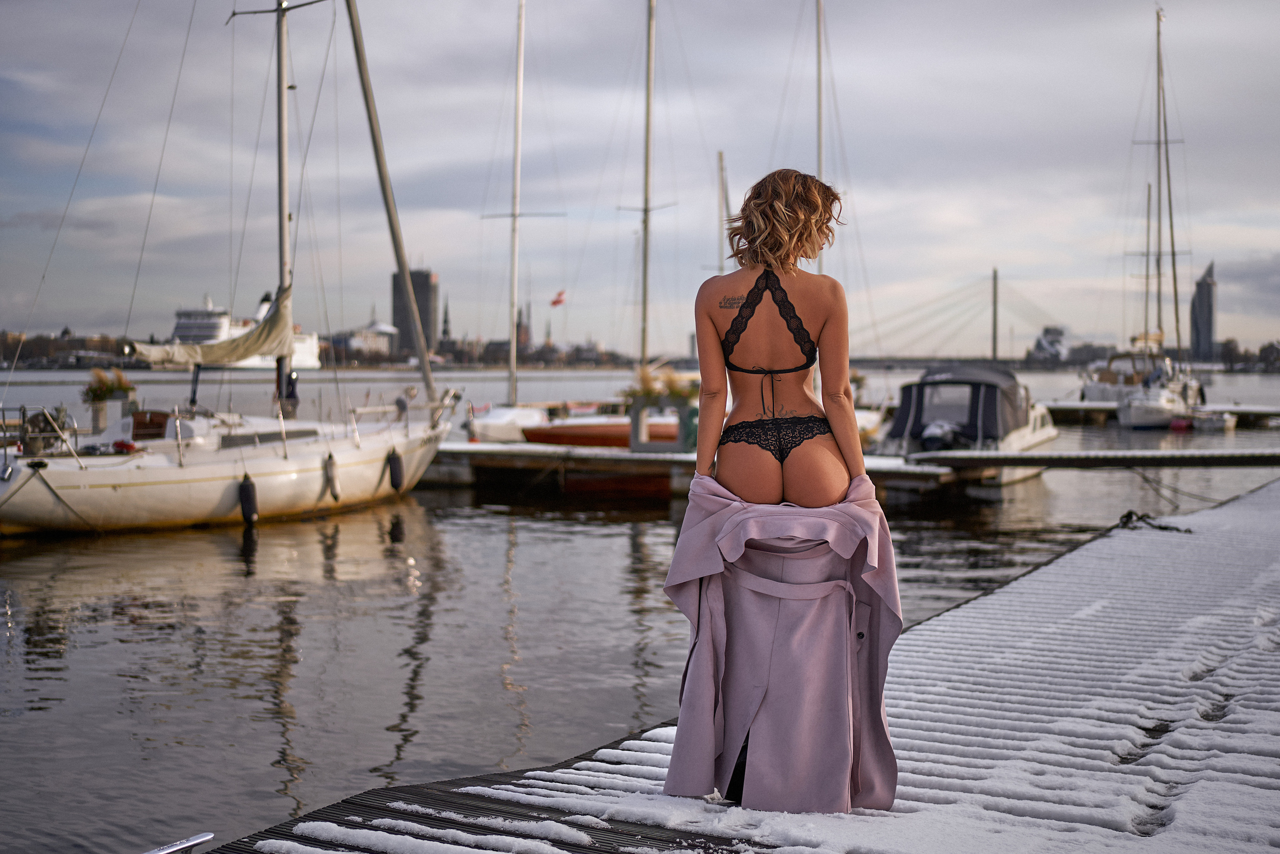 Shooting outdoors. Youdusha.com