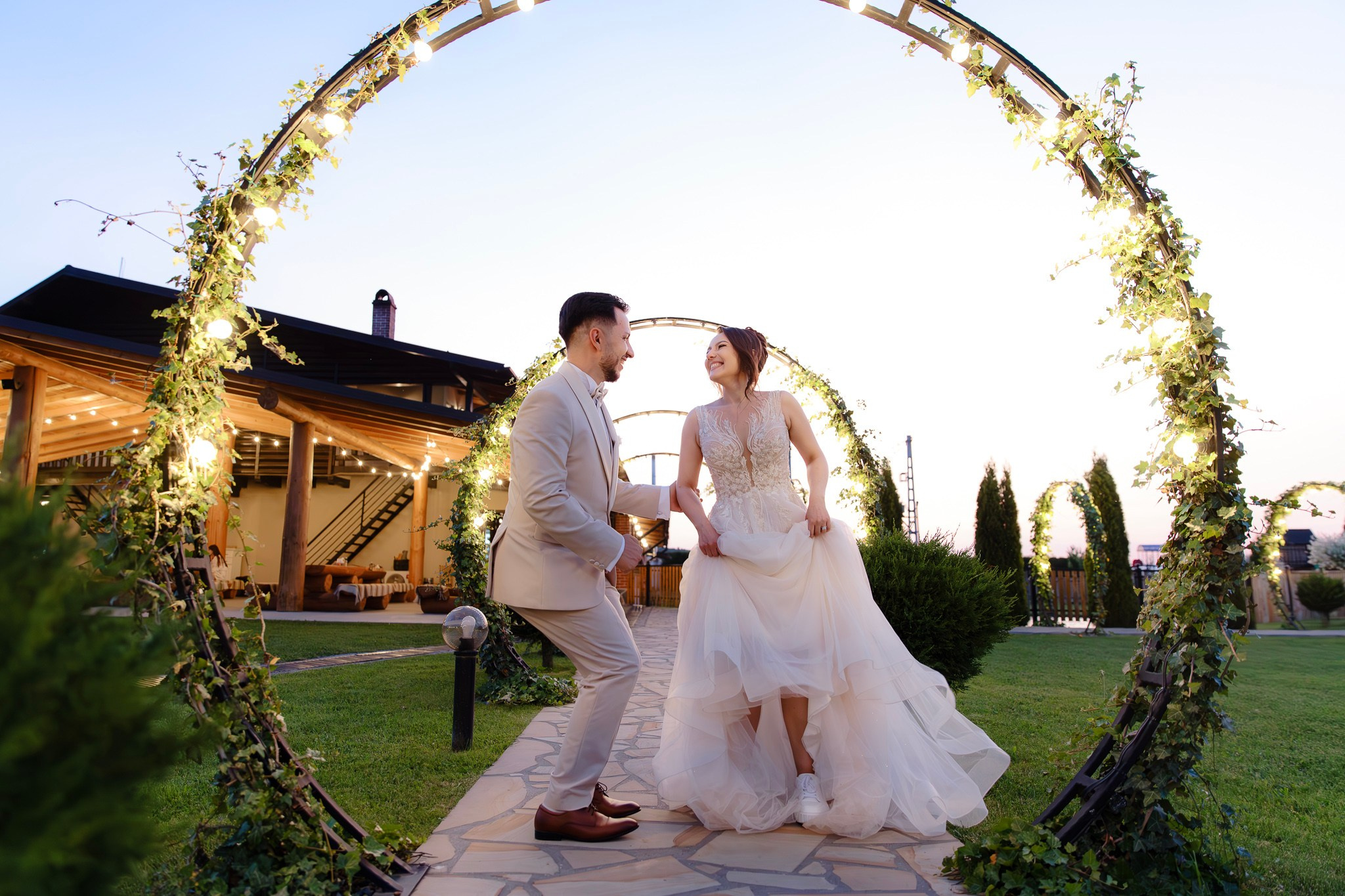 Ioana & Ionuț | Nuntă de poveste la Păstrăvăria Poiana din Mălini județul Suceava. Servicii foto-video profesionale, pentru momente de neuitat