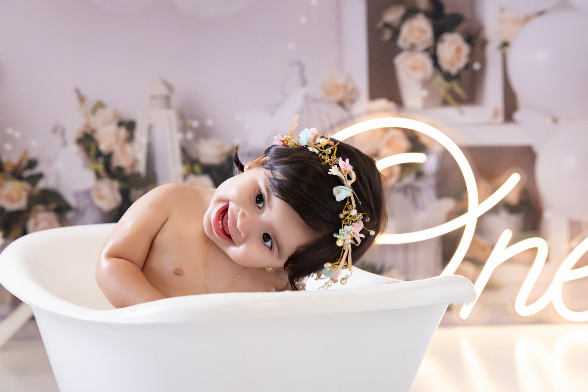 Alicia 1 year old. Professional family, maternity & newborn photographer in North Charleston, SC, creating timeless portraits