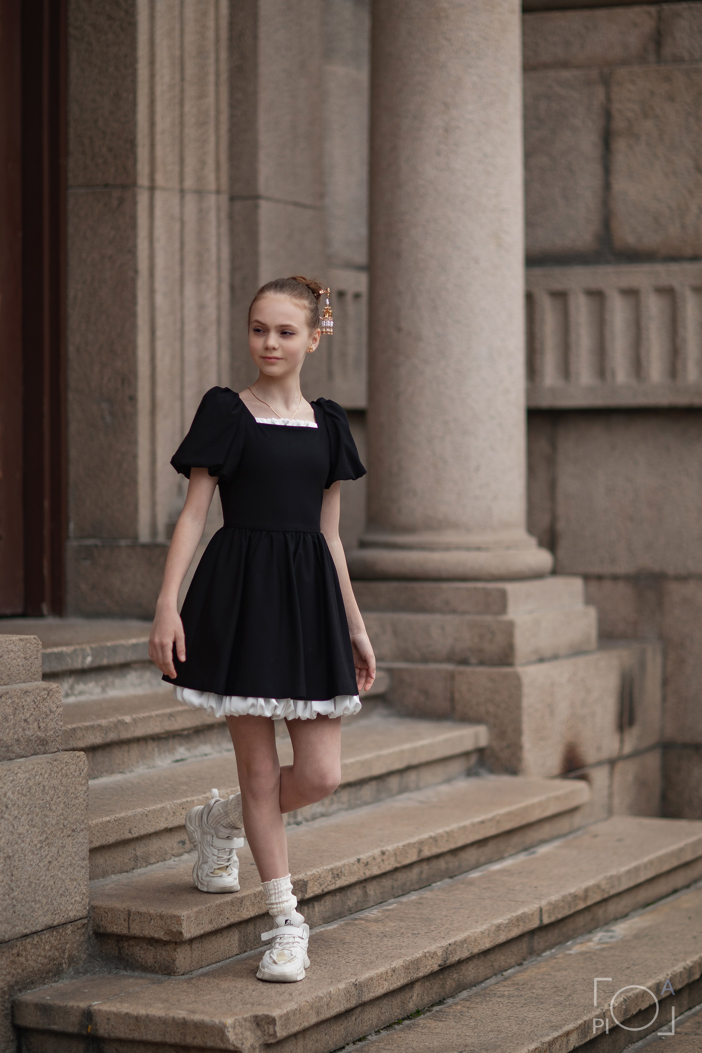 Фотосессия в Шанхае для девочки 11 лет, в черном платье 