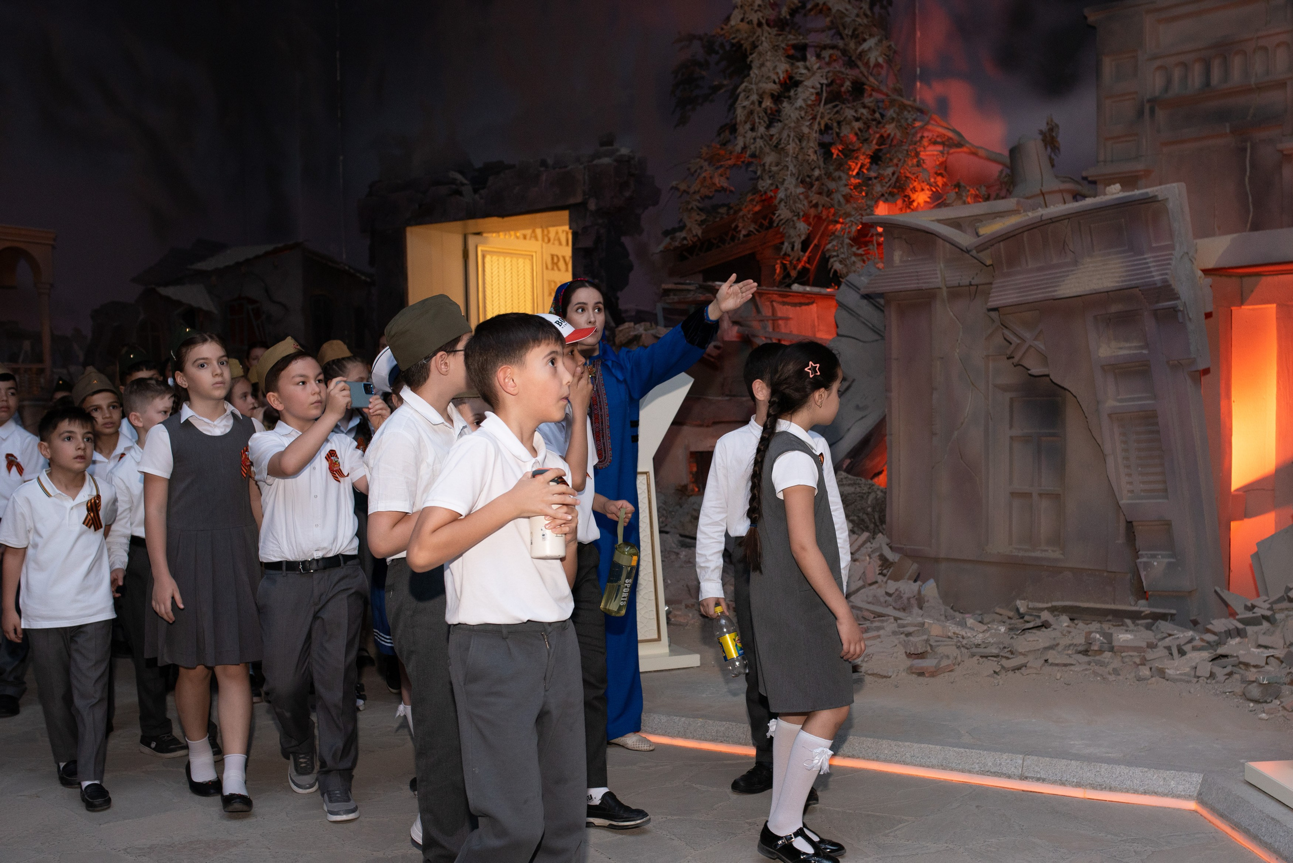 Вечный огонь 2"А» класс. Ваш фотограф в Ашхабаде Гамлет Осипов