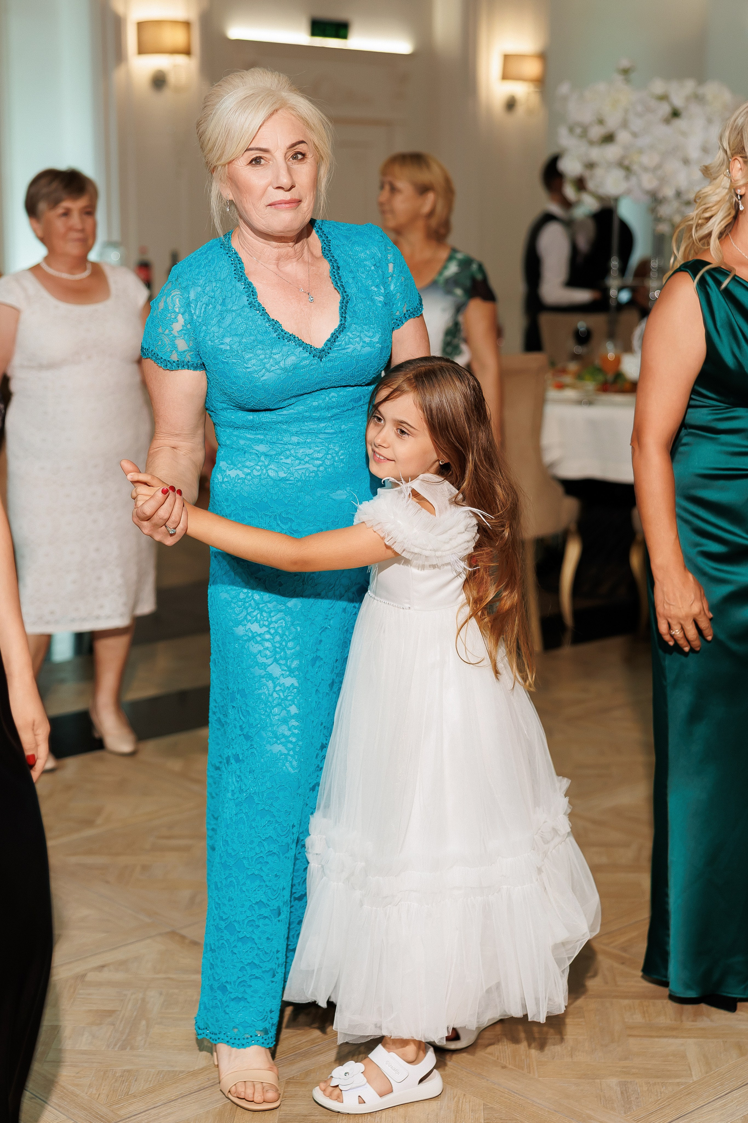 Eugen & Livia — Grand Elysee — Wedding Day. Servicii Foto și Video 067188353