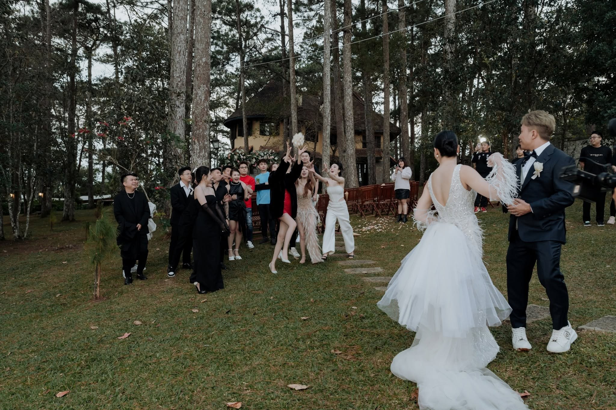 𝐃𝐄𝐍𝐍𝐈𝐒 ⓐⓝⓓ 𝐓𝐈𝐍𝐘/Destination Wedding. Nhiếp ảnh gia đám cưới hàng đầu tại Thành Phố Hồ Chí Minh