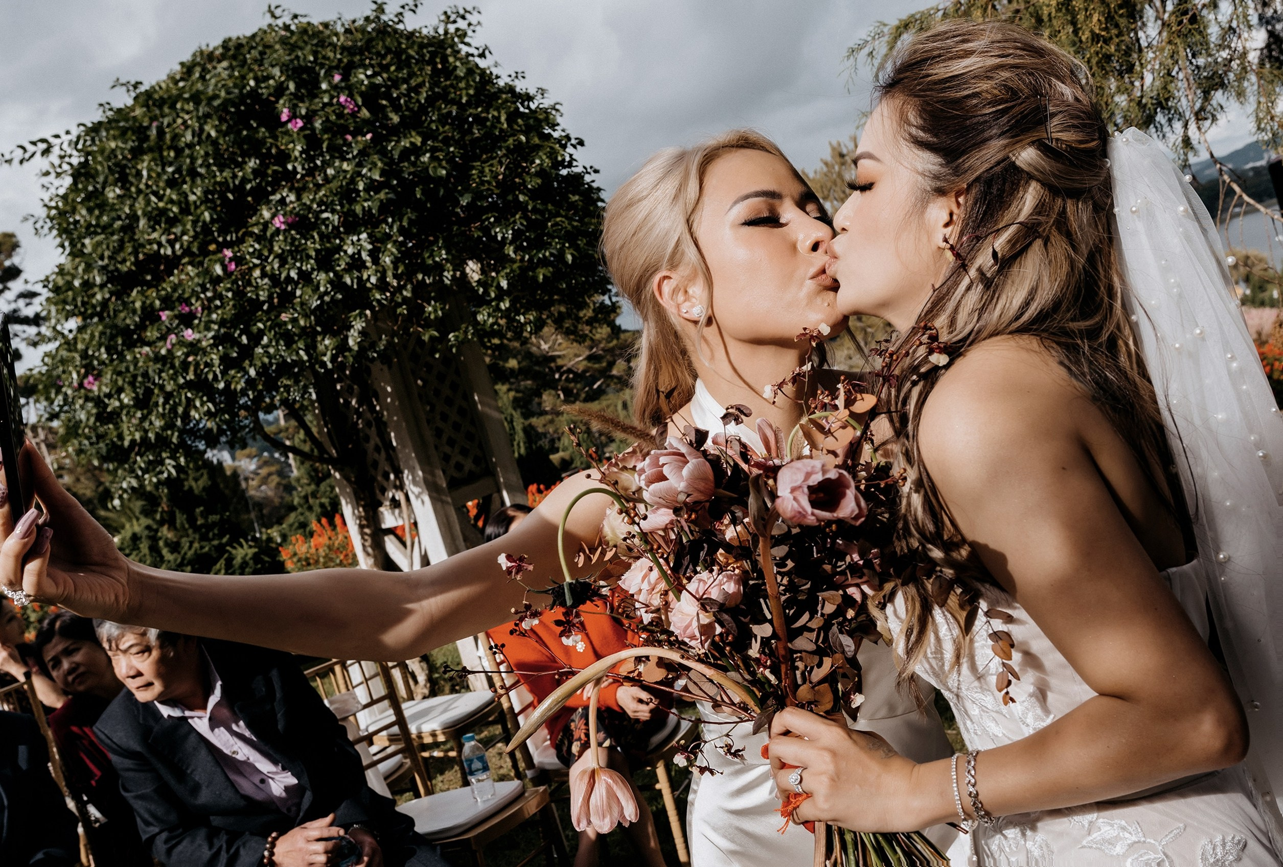 JESSE & MIMI / The Vows. Nhiếp ảnh gia đám cưới hàng đầu tại Thành Phố Hồ Chí Minh