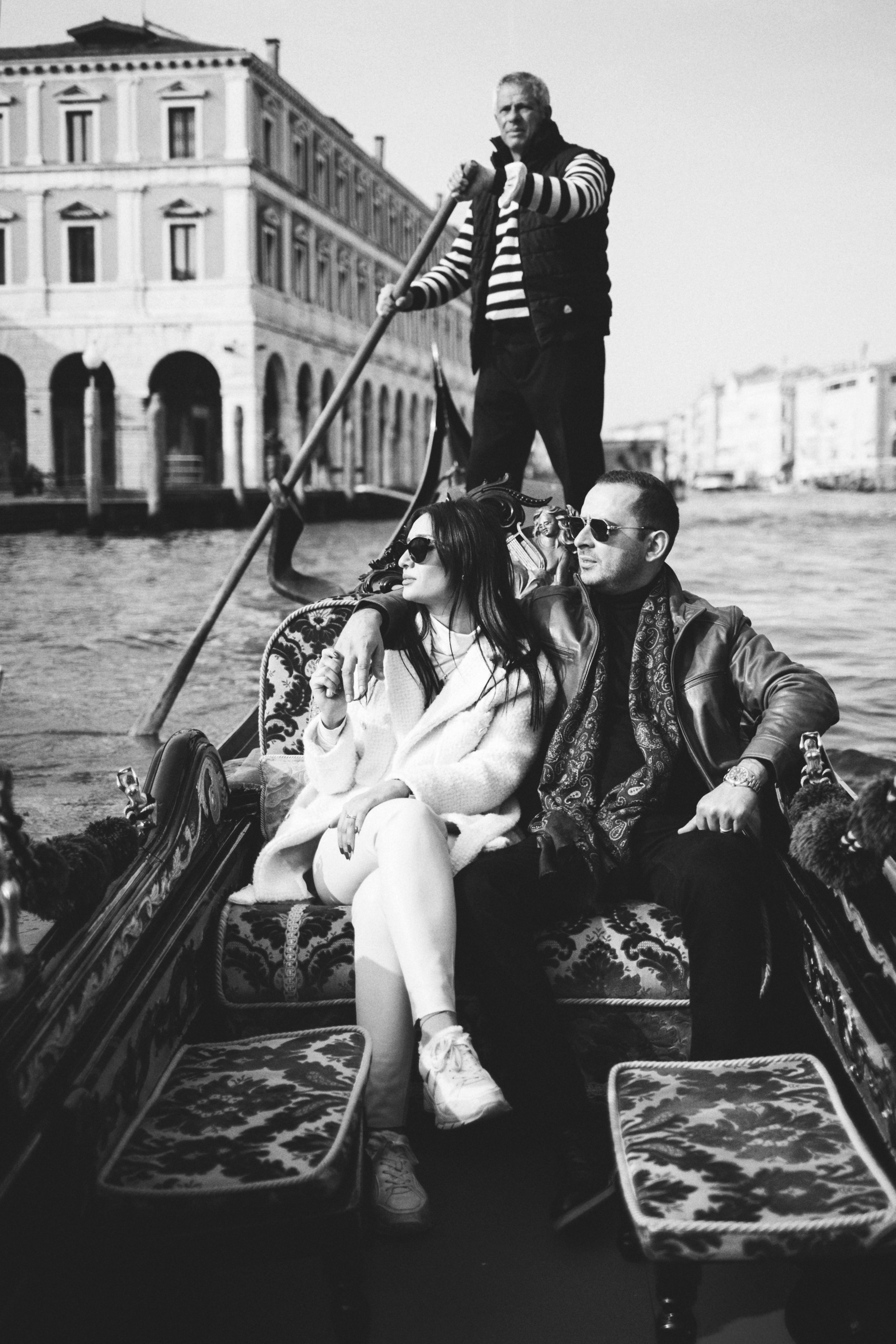 The private photo shoot includes 2 hour of shots in the most beautiful places in Venice and gondola ride photo session