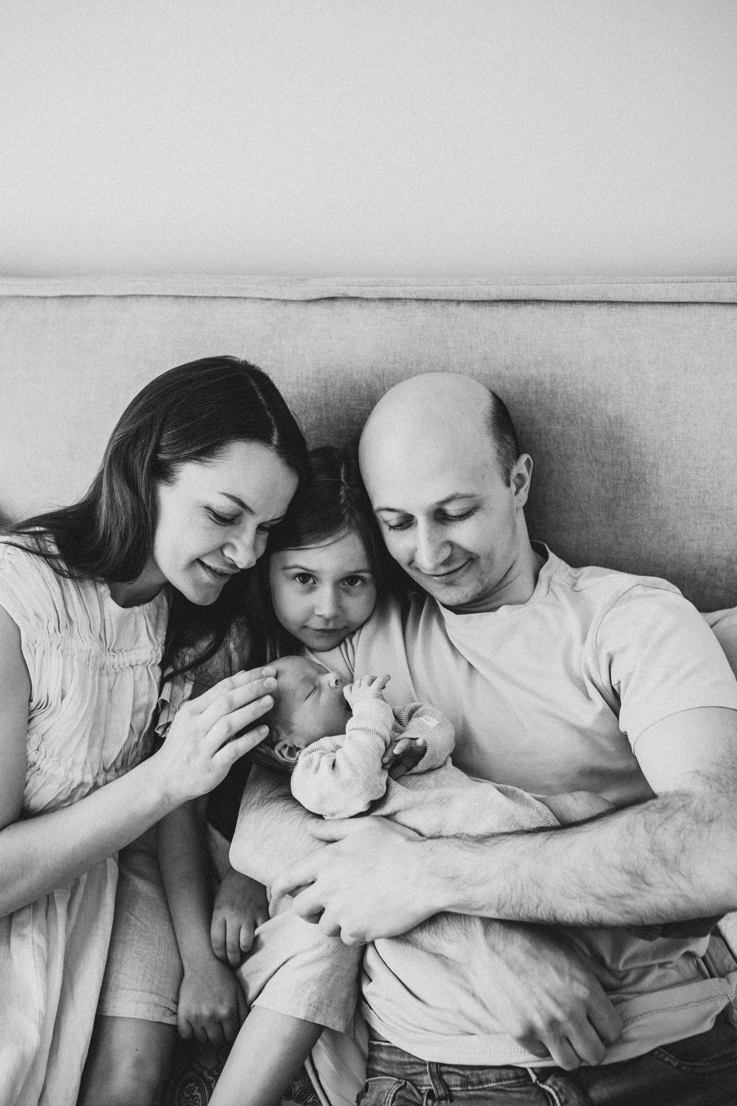 Лео и Соня (10 дней и 5 лет). Фотограф новорожденных и детей первого года Евгения Михалькевич