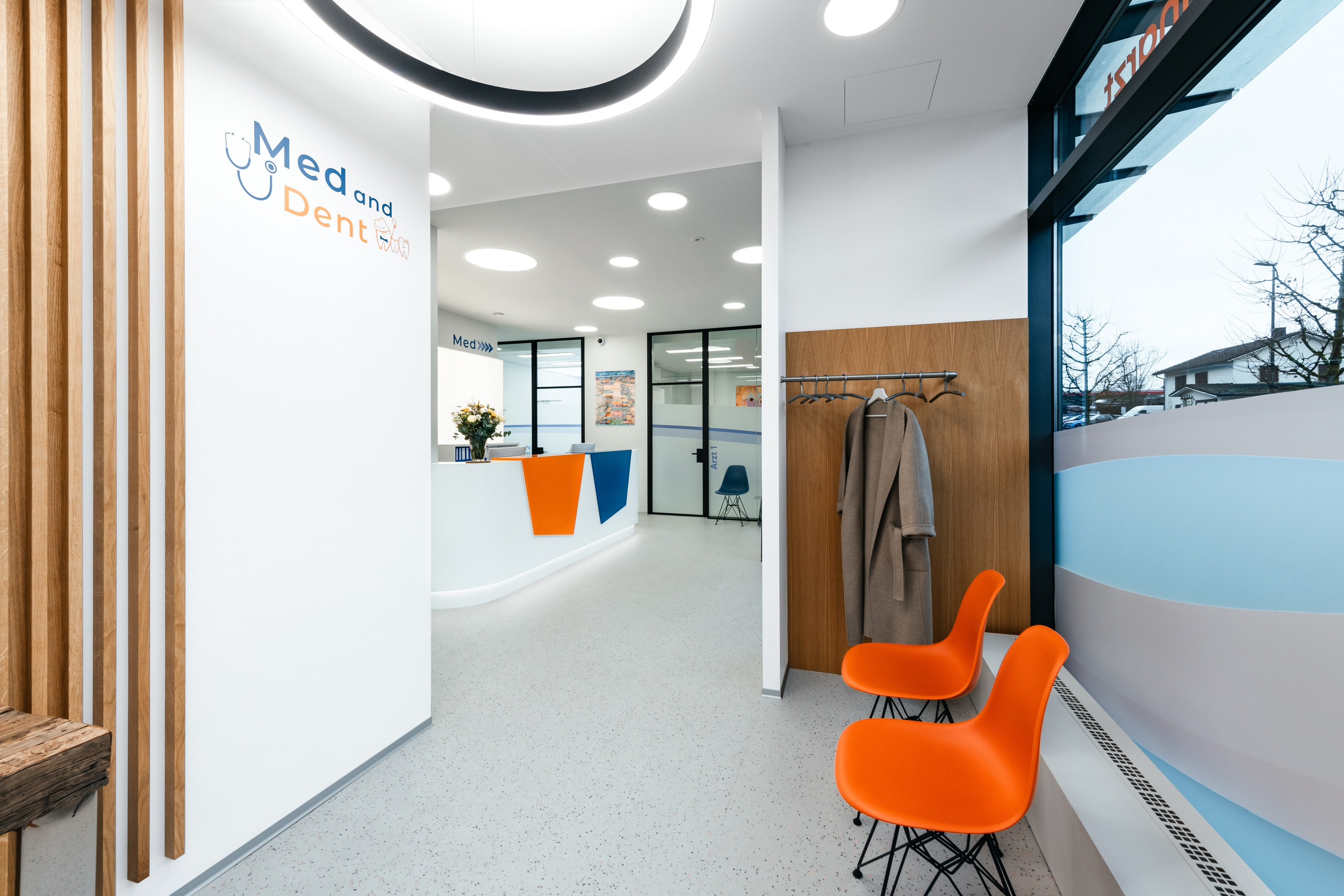 Zahnarztpraxis Dr. Maria Sternina, LUZERN, Kt. LUZERN. Hallo! Ich bin Elena und arbeite als Immobilienfotografin