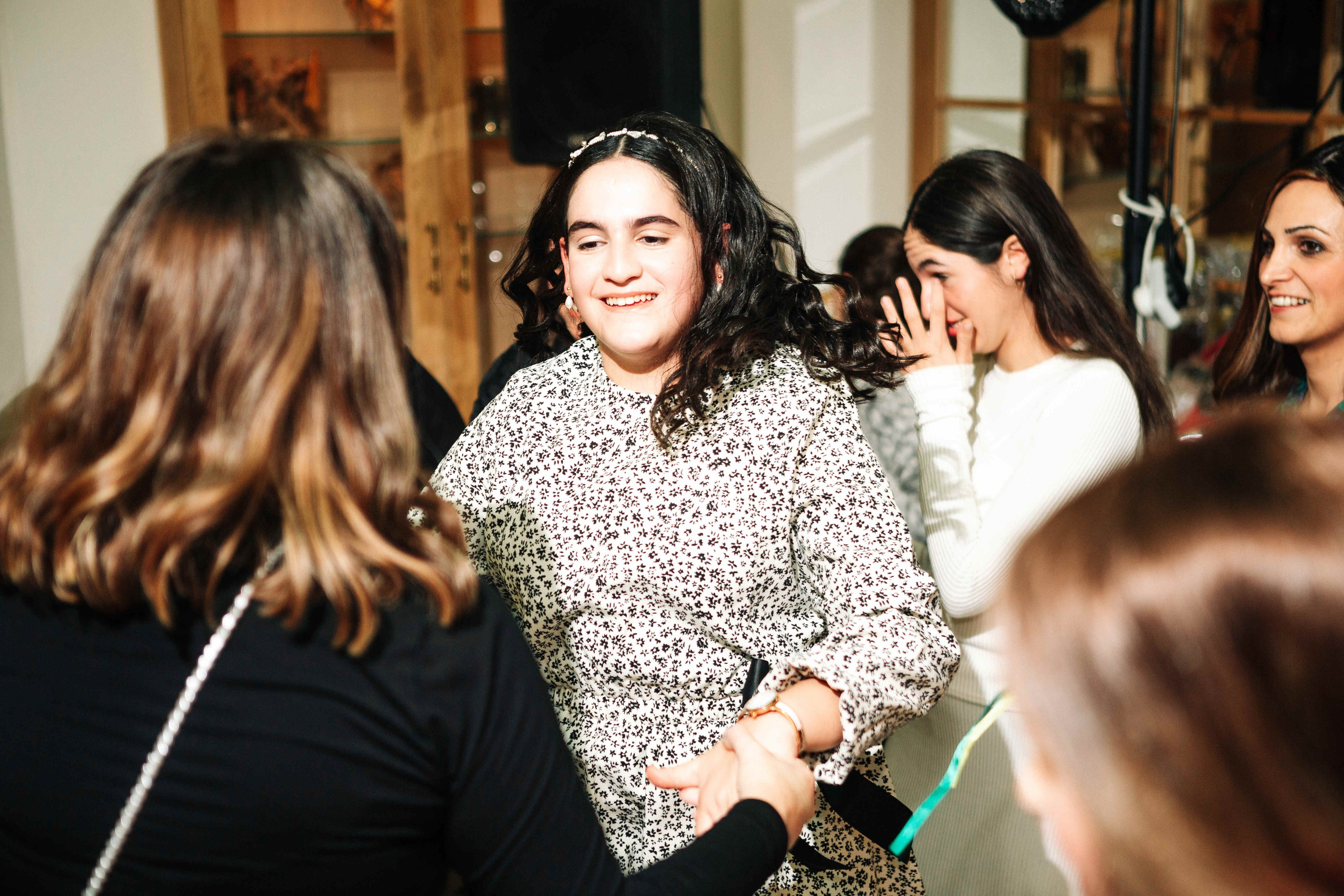 PARTY IN A RESTAURANT WITH THE WHOLE FAMILY. Https://shi-photo.com/