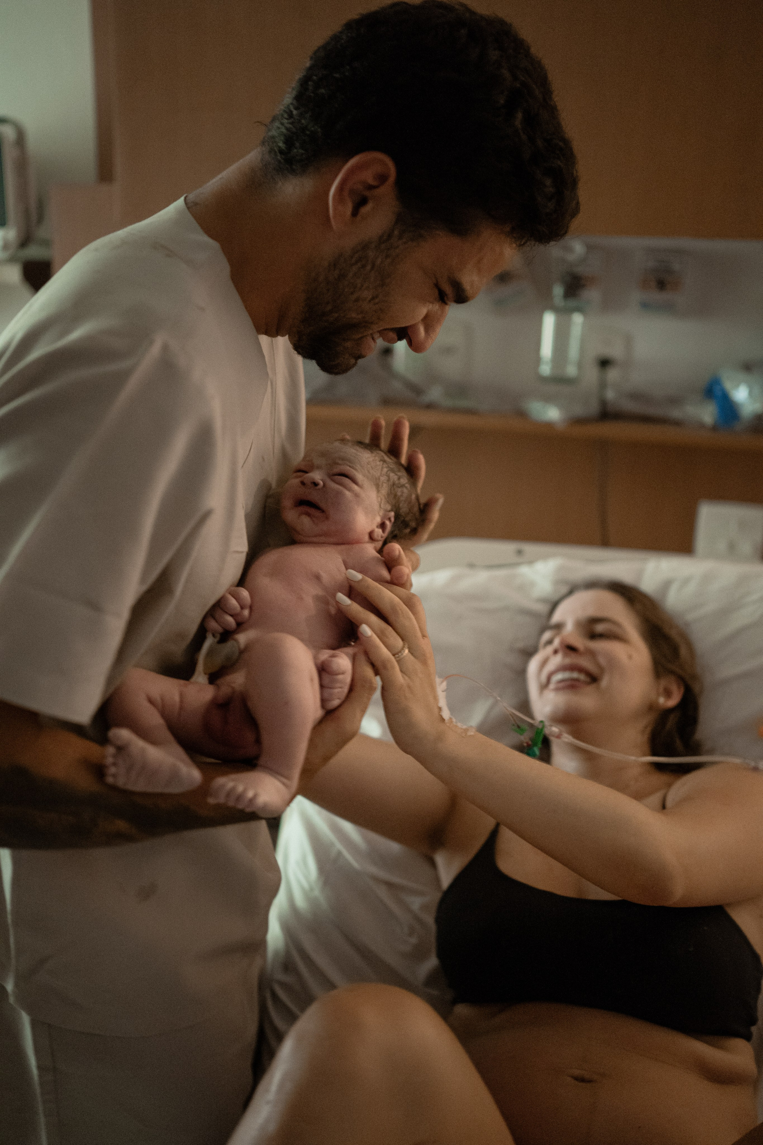 Parto. Filmes e fotos de parto e família com estética cinematográfica