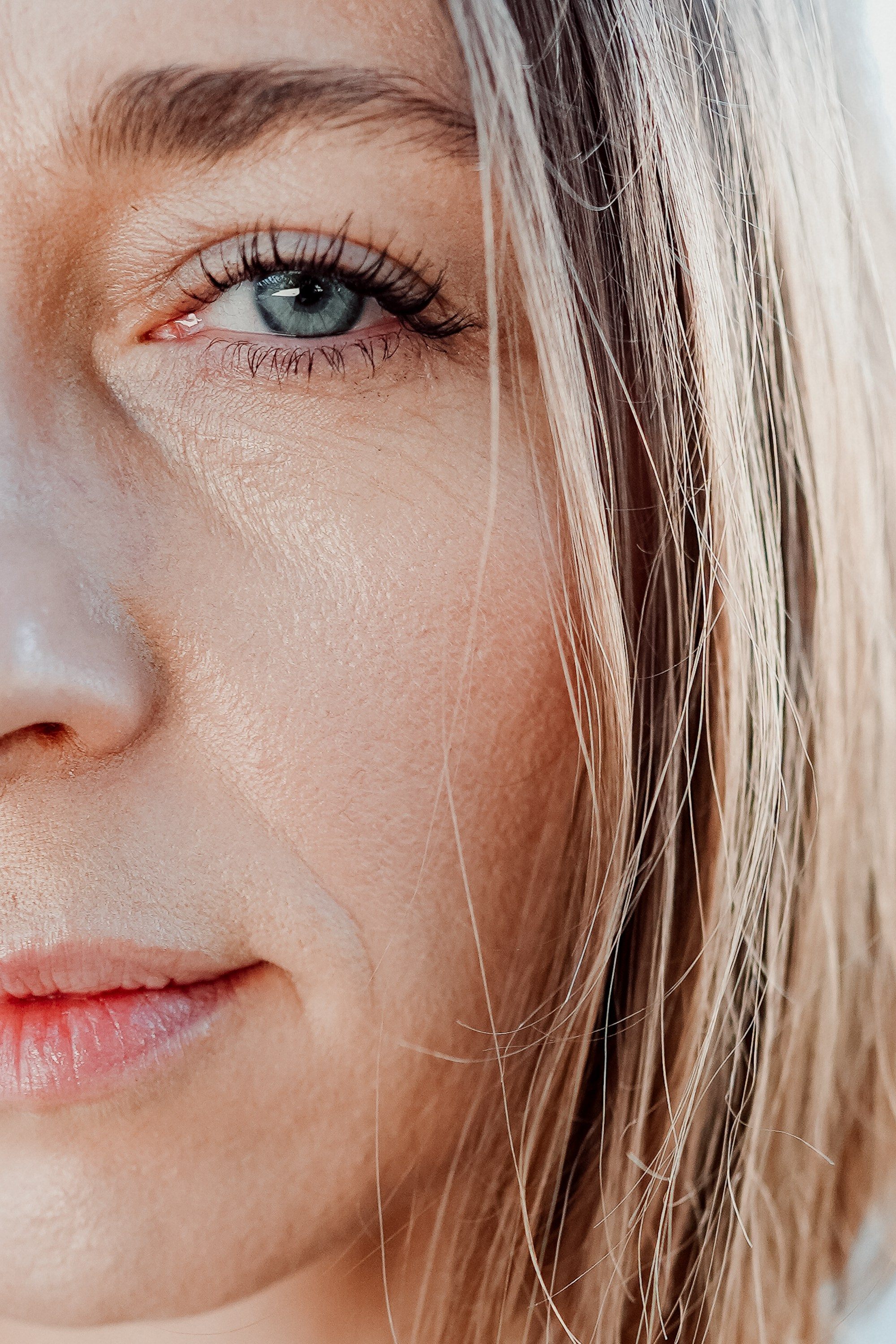 Sunt o Zeita — yoga on street. MARINABUGS