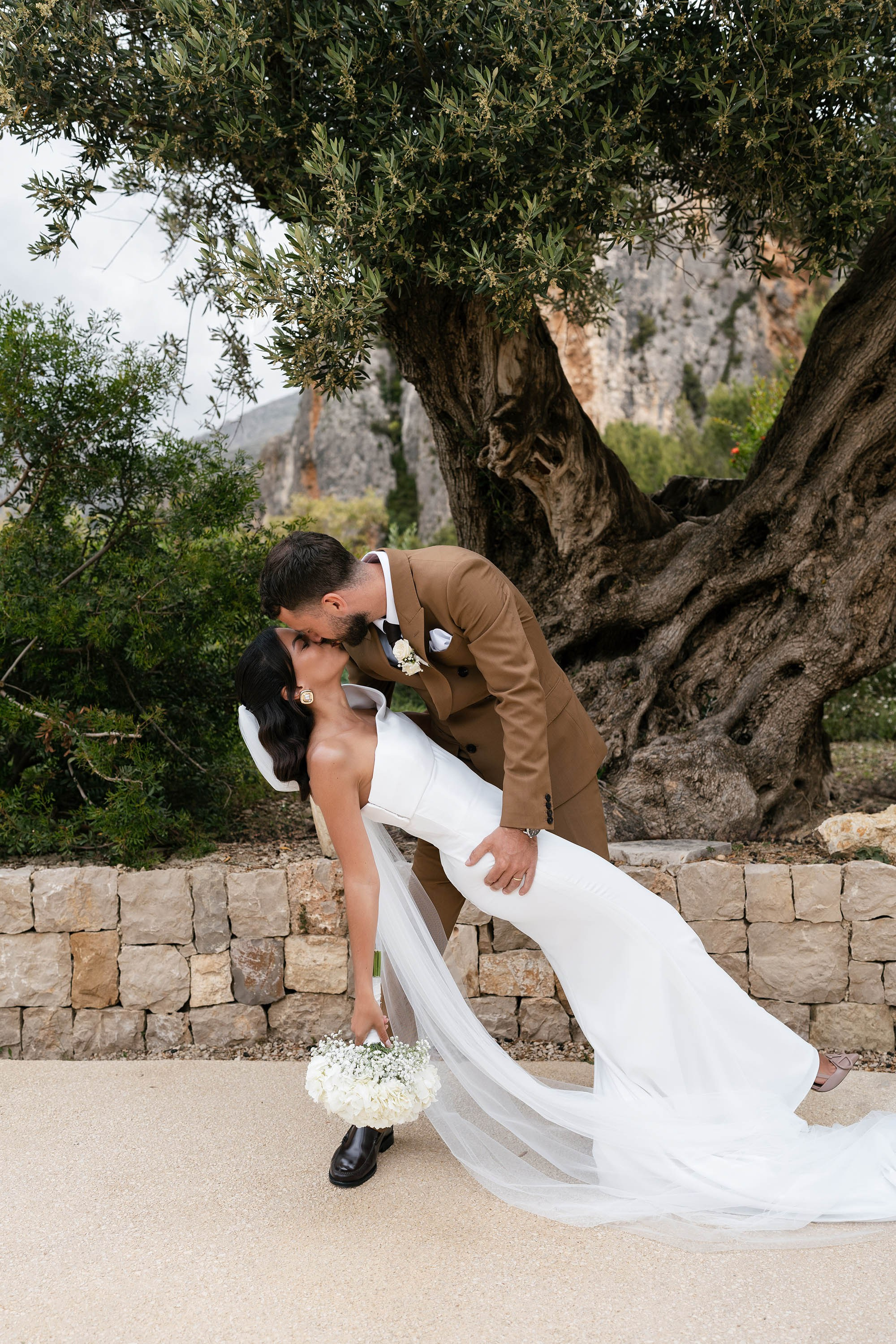 Sarah and Theo — VIVOOD. Fotógrafos de bodas de destino y creadores de contenido con base en España