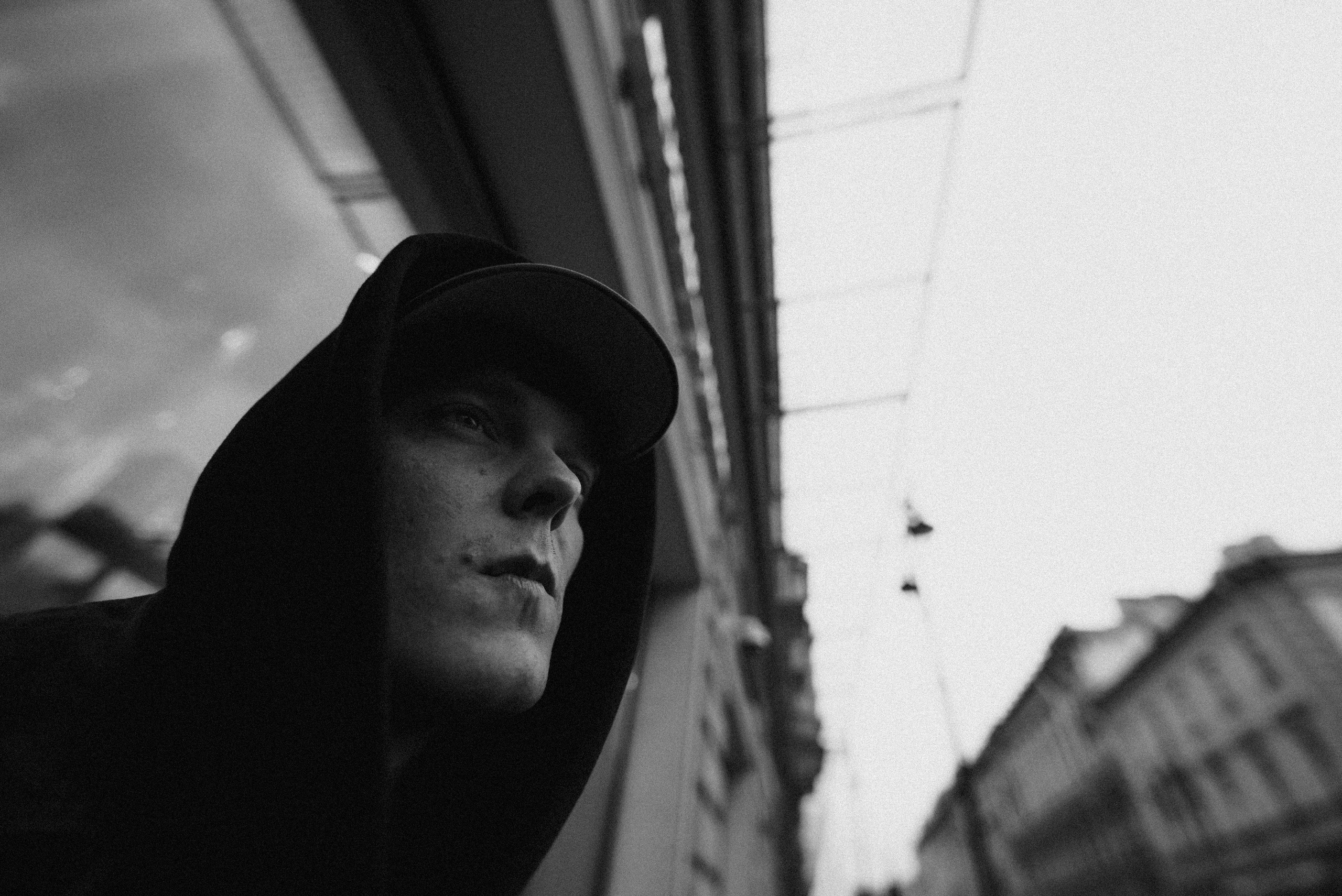 2025. Стрит-фотография, полная абсурда, идиотизма и красоты