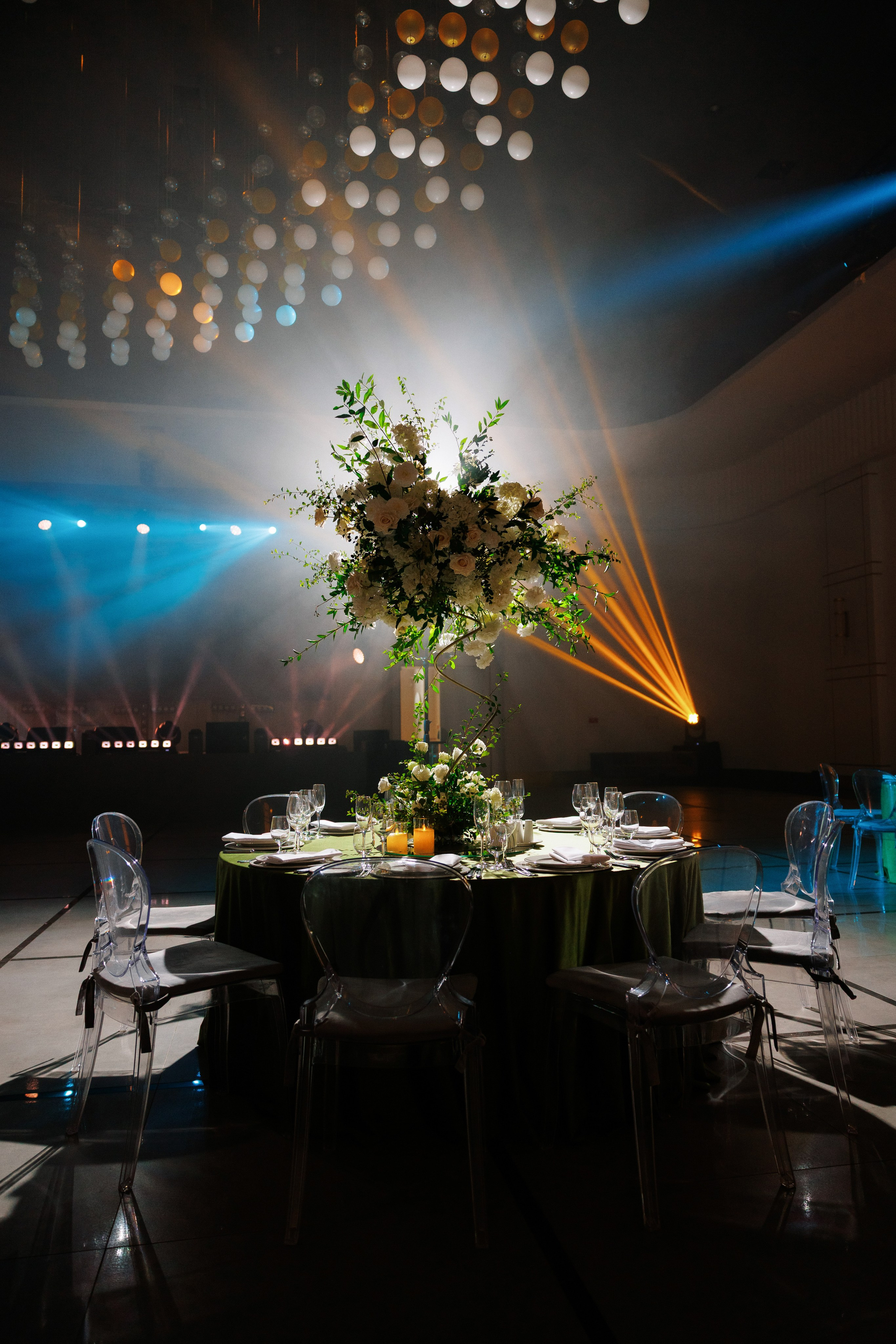 Fotograf de nuntă documentar, fără regii forțate, cadre naturale, fotografie pe film și digital, disponibil oriunde.