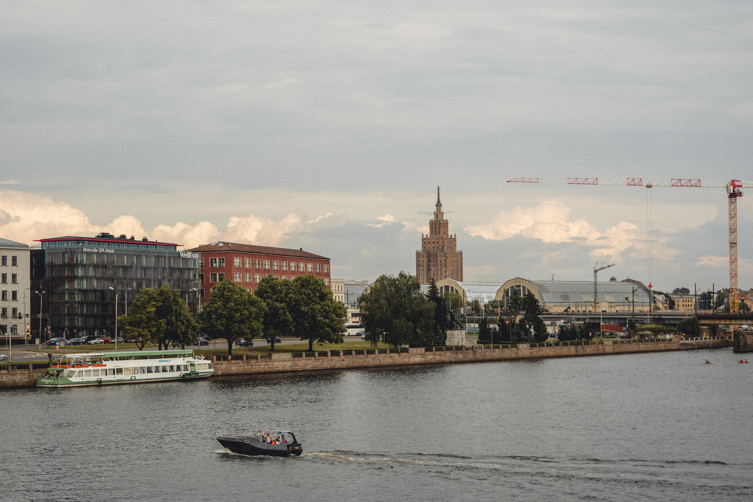 Voyage à Riga. Photographe sur Cote d’Azur. Portraits de familles, couples, enfants, événements