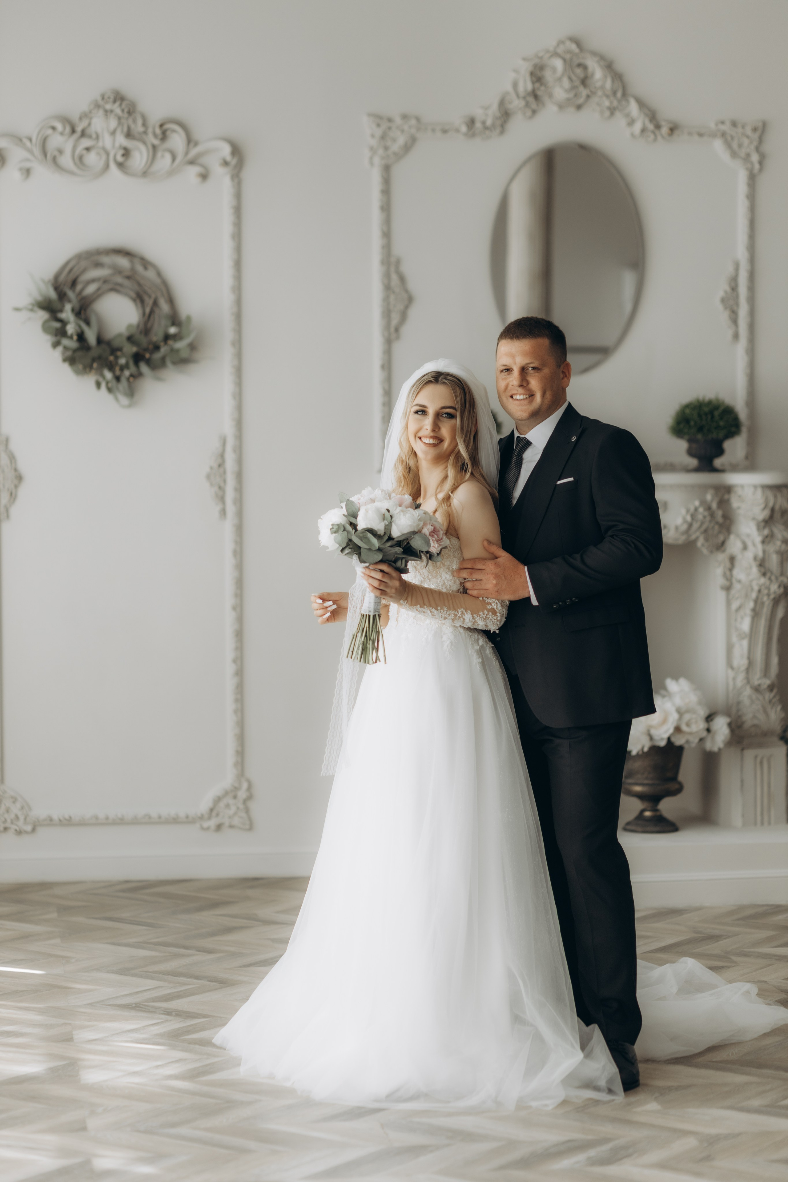 Nikolly & Constantin. Home