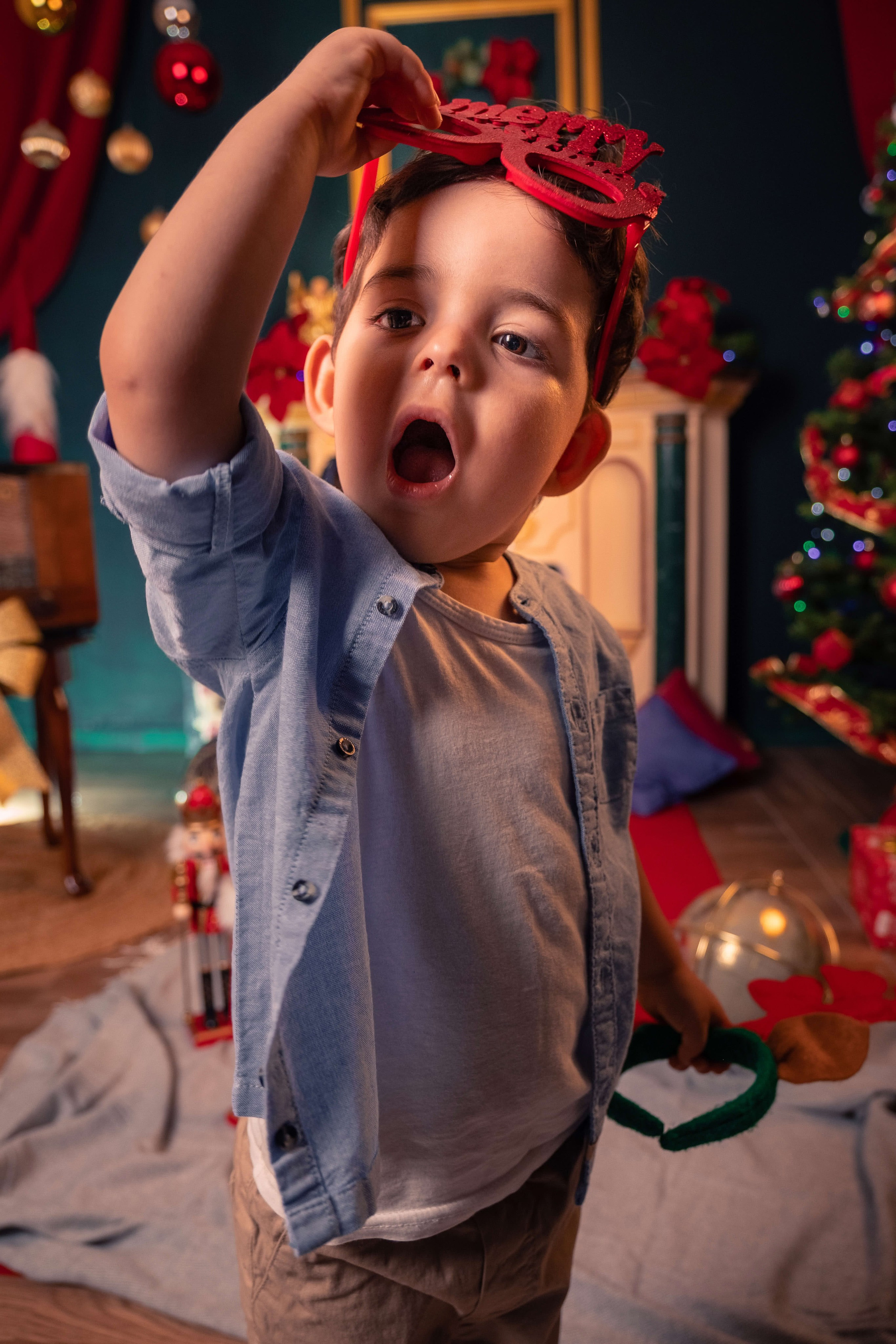 Retrato infantil en el decorado de navidad 2025 en Telde | Migui Peques