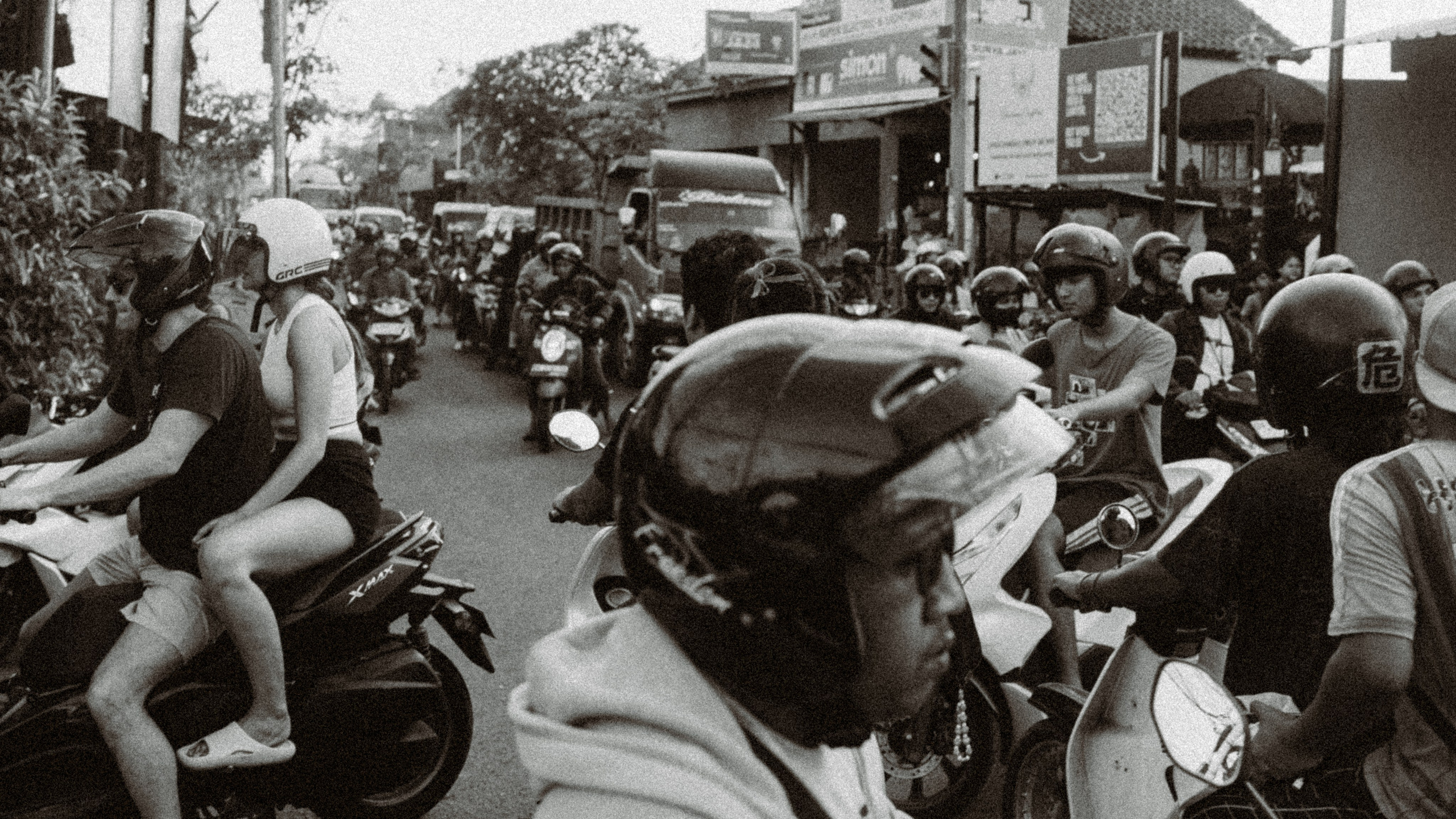 Roaming. Mike Avelli