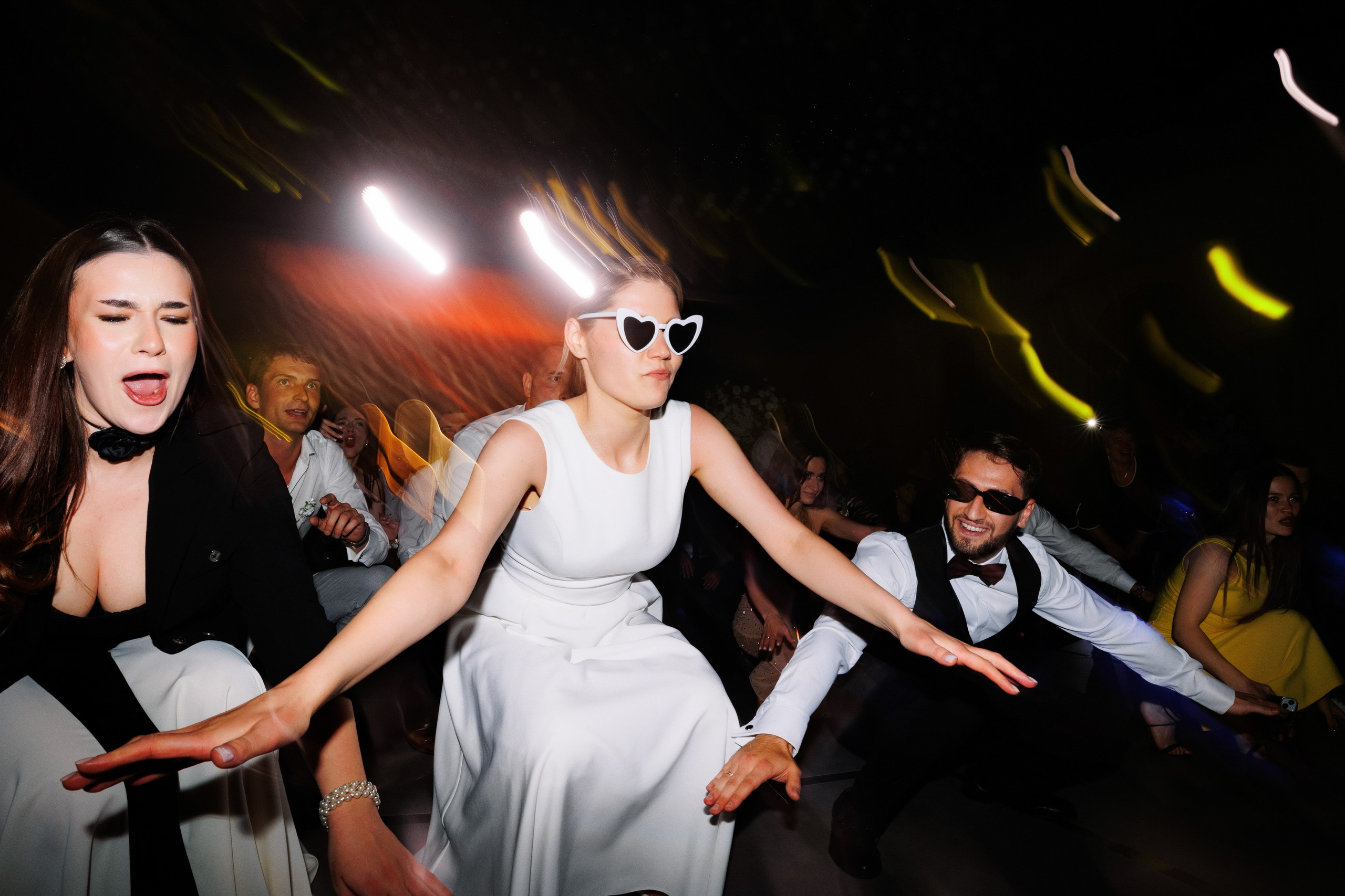 Fotograf profesionist de nuntă, poveste vizuală naturală, momente reale, film photography și digital, Moldova și Europa.Fotograf profesionist de nuntă, poveste vizuală naturală, momente reale, film photography și digital, Moldova și Europa.