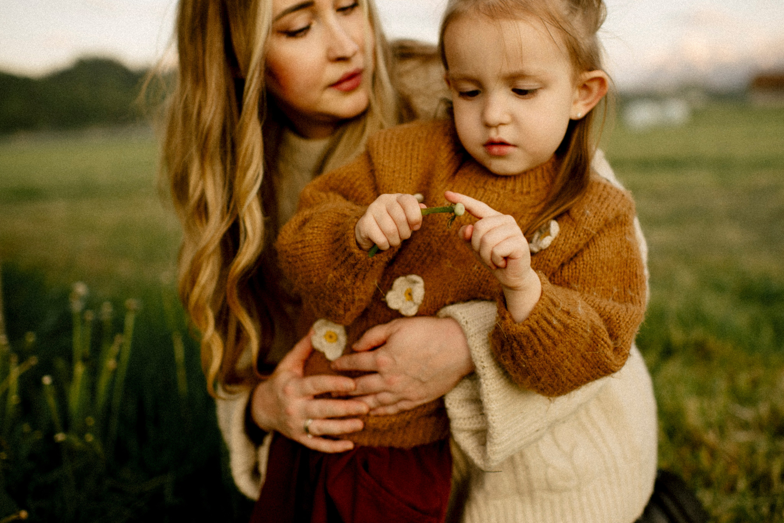 Chris Dasha and Stella. Polina Sobol — family & documentary photographer in Bern. Outdoor & urban photo sessions for families, kids and couples