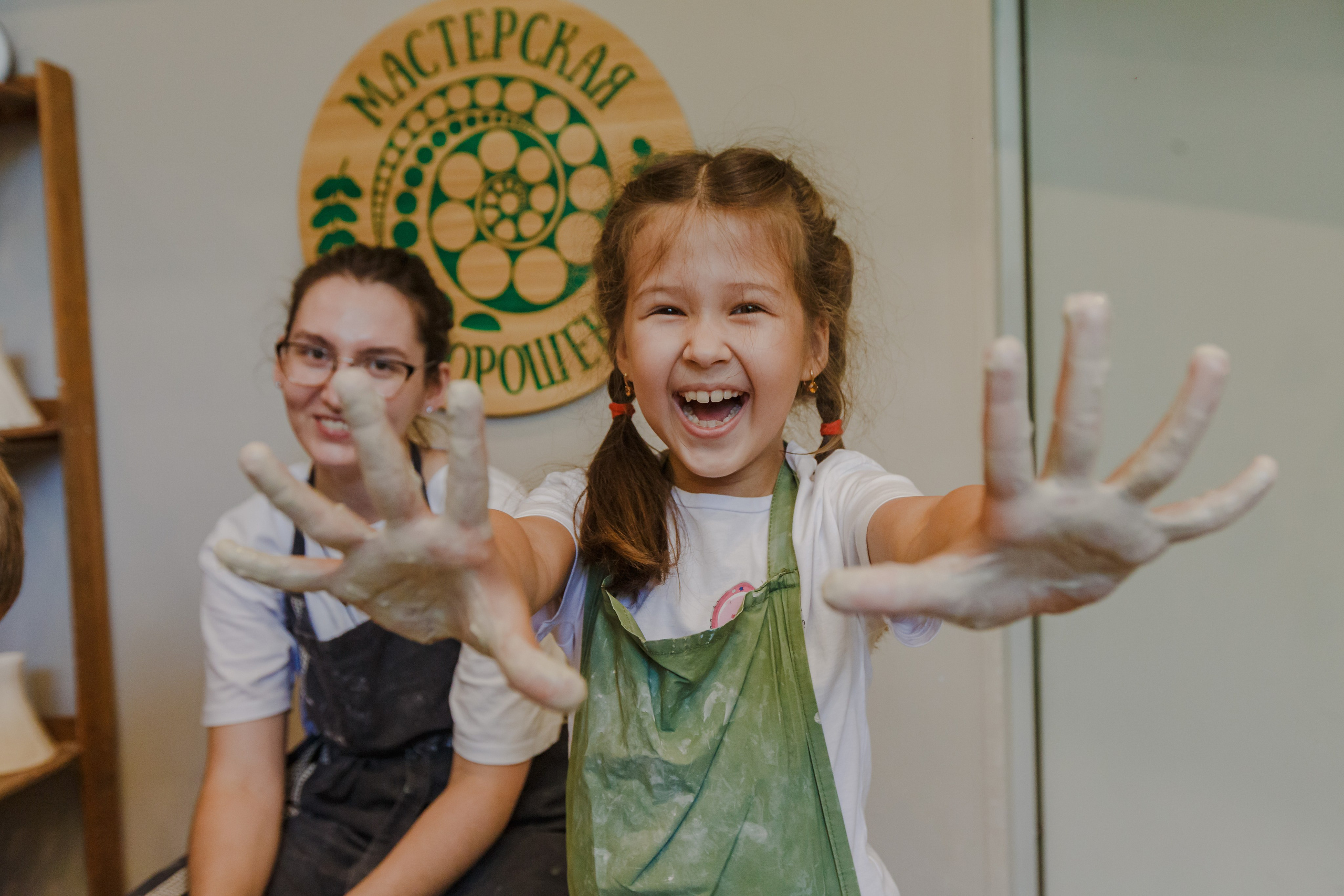 Campamento de verano infantil del taller de cerámica. Fotógrafo de retrato, familia y reportajes en Valencia | España | Europa Vitalii Lumier