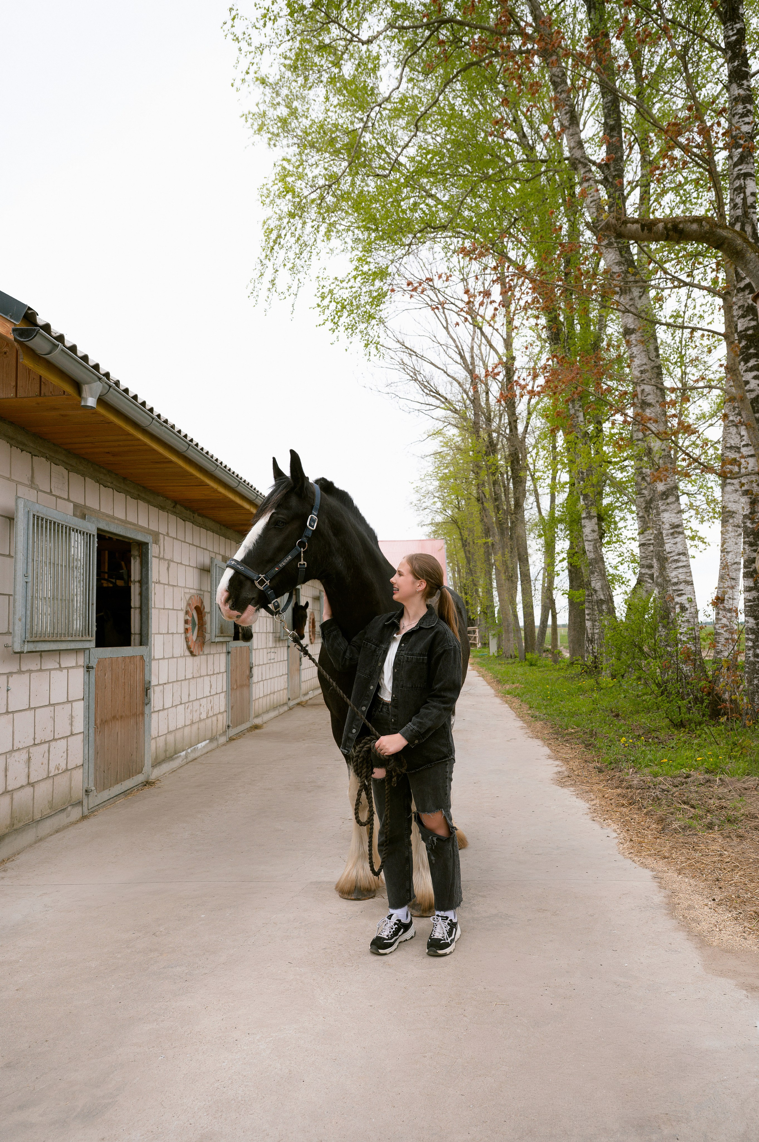 Emilijos gimtadienio fotosesija žirgyne. Vestuvių, šeimos švenčių, renginių fotografė