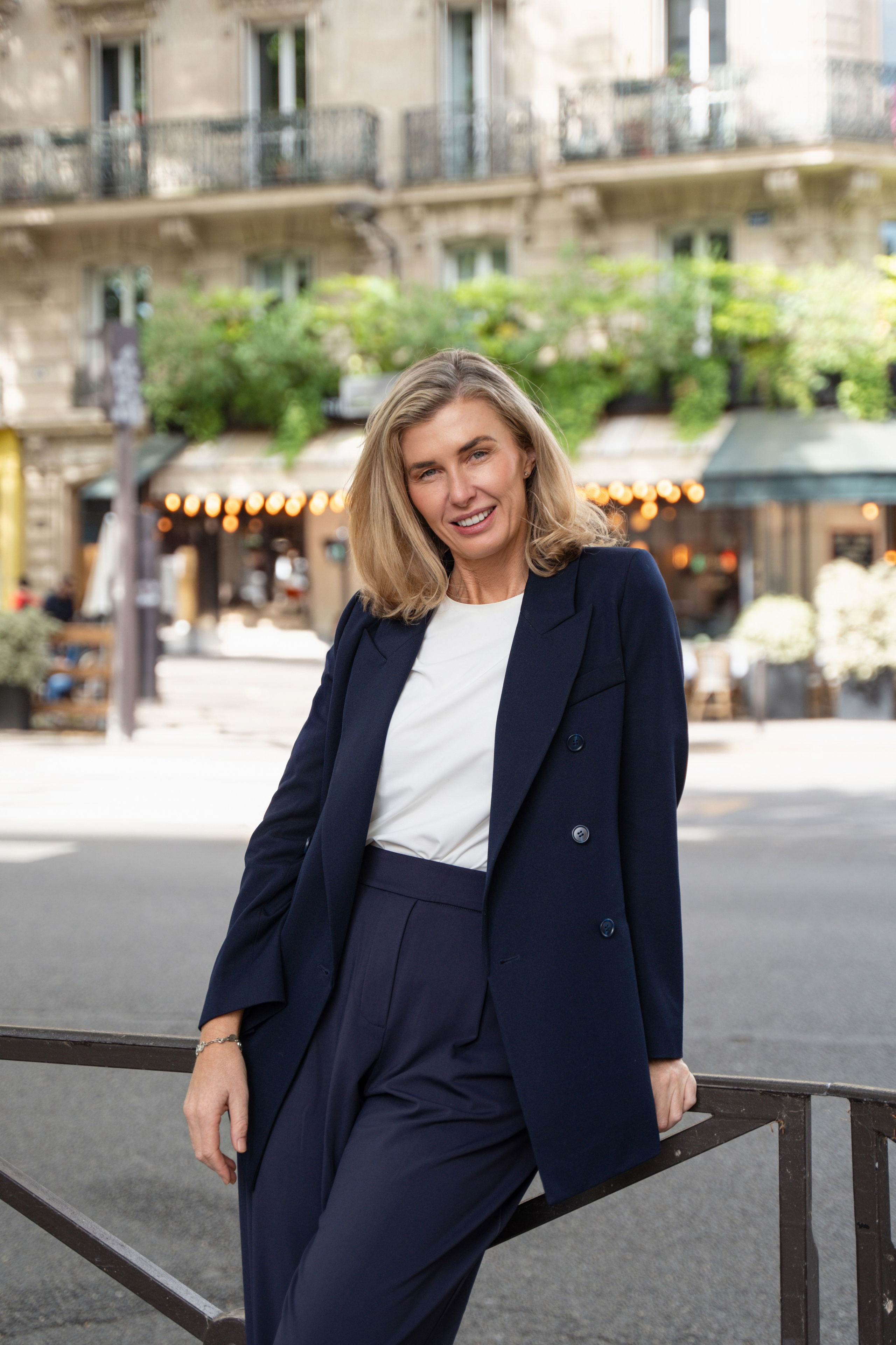 Content Nadia (2.5 hours). Photographer in Paris|Solo and groups, portraits & content, couples photo-shoot in Paris at the best locations