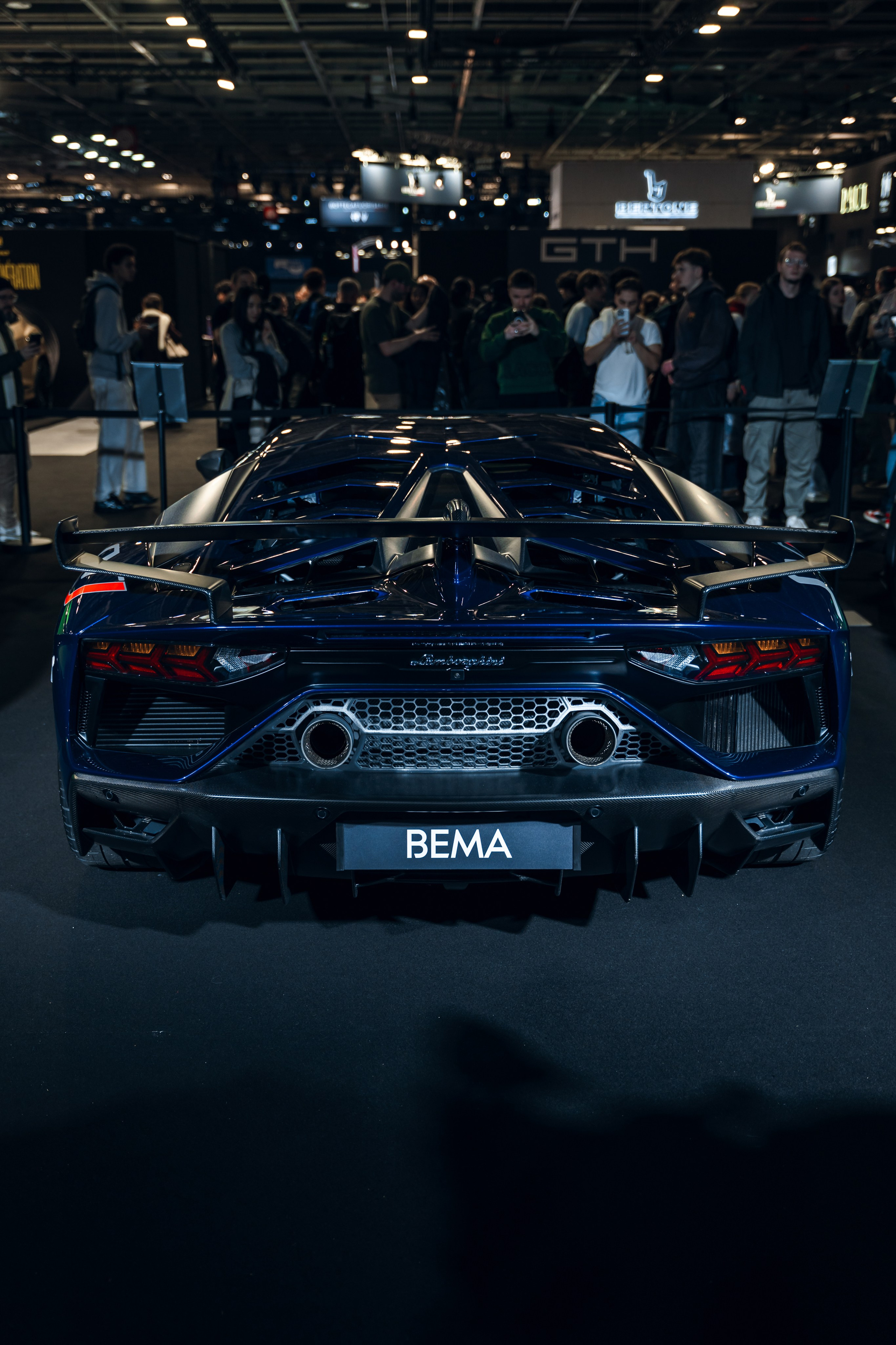 Retromobile 2026. Photographe de voitures à Paris — Vitalii Motruk