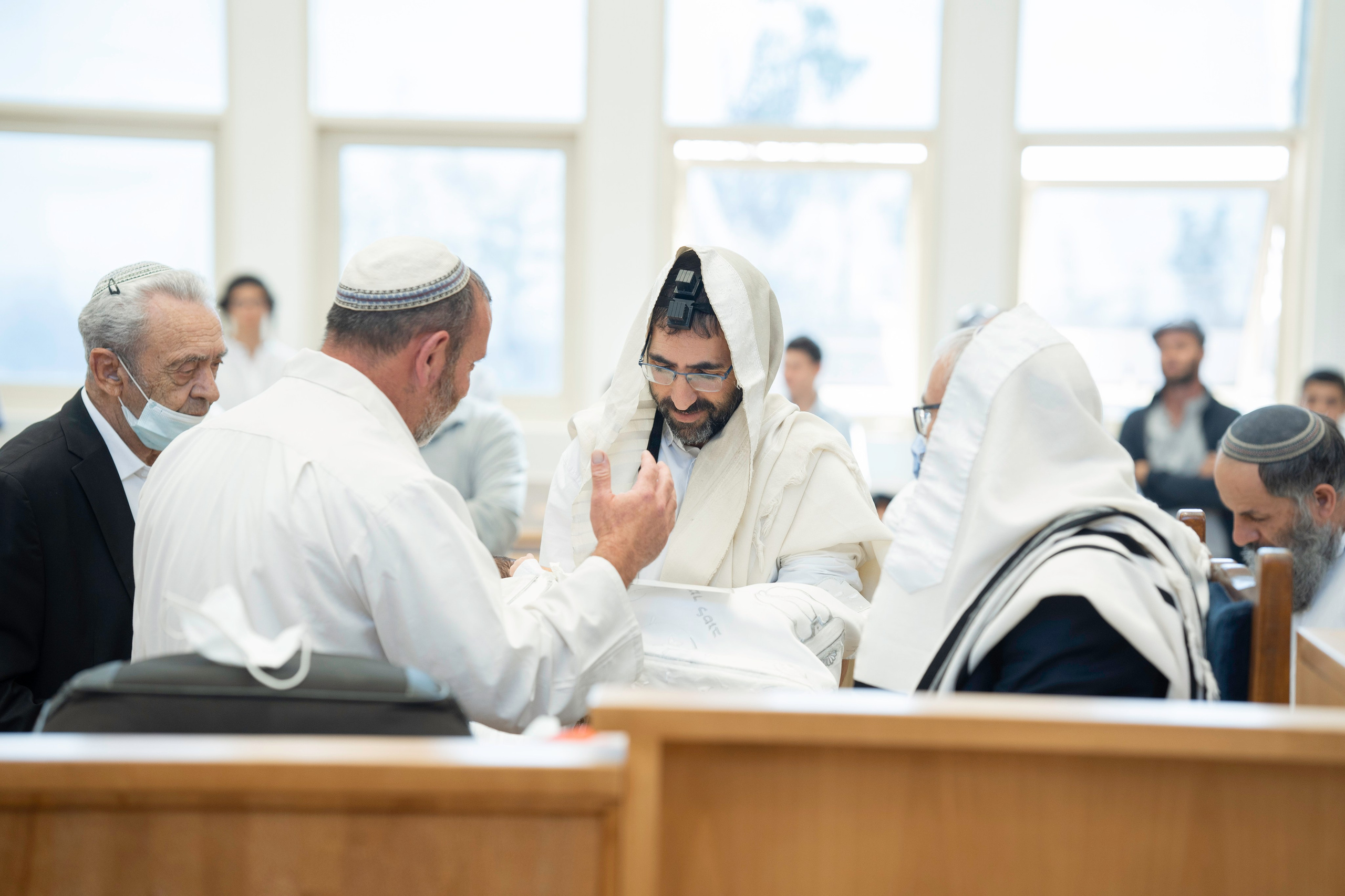 הברית של יוסף וחנה. יוסף מזרחי צילום חתונה, ברית וזוגיות. צלם מקצועי שאוהב להוציא אתכם הכי יפים ברגעים הכי מרגשים