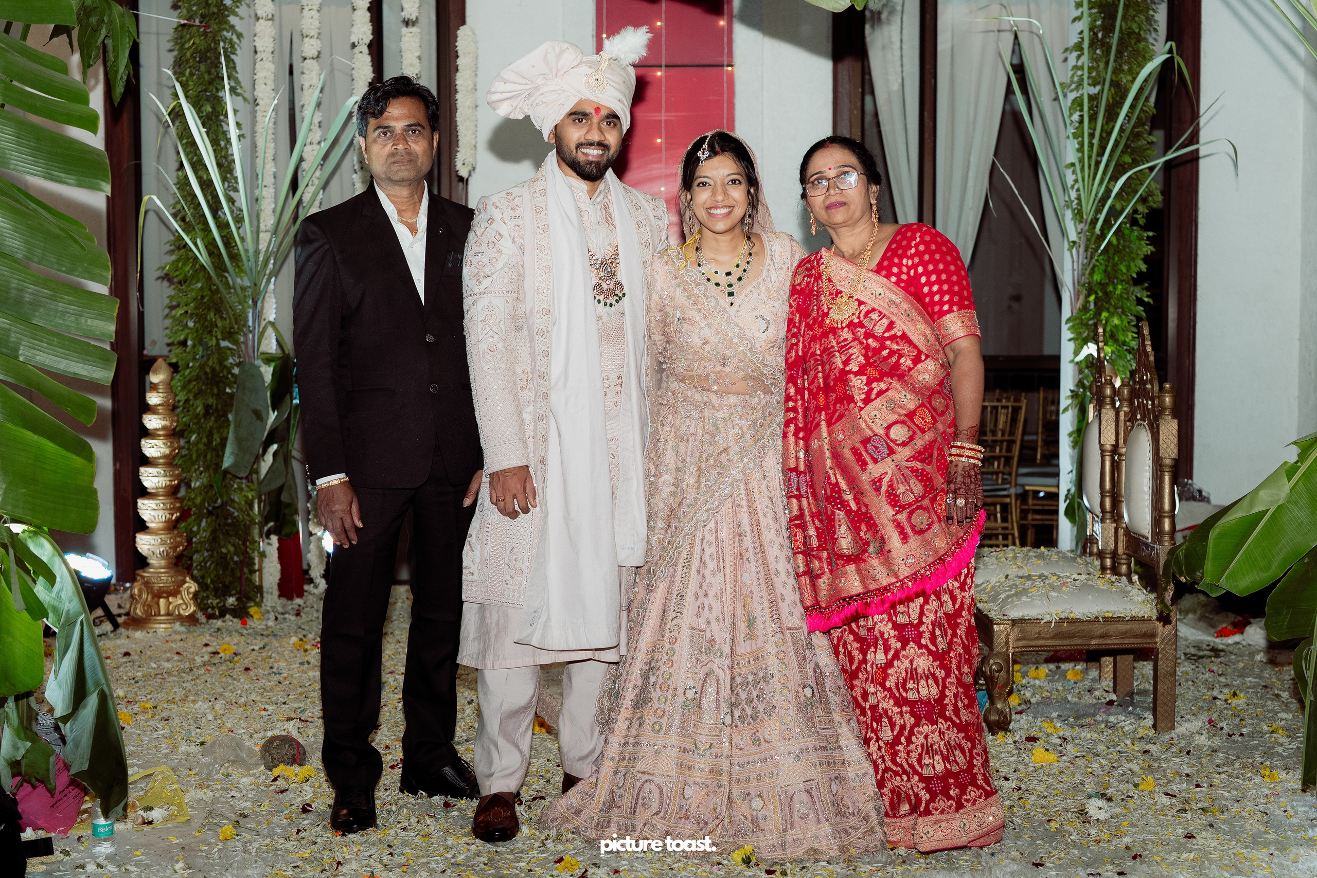 Gujarathi Wedding! Ft. Sahil & Thanima. Fine art Wedding Photographers in India & Canada