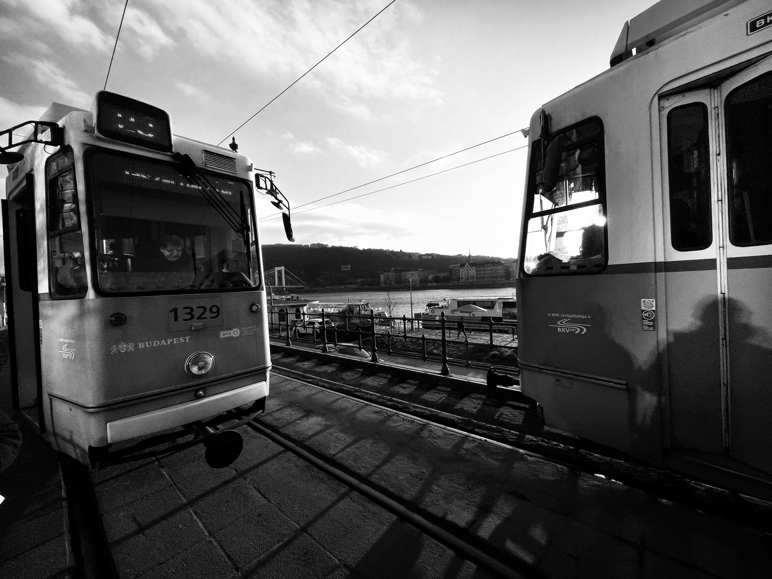 meeting | Budapest 2026 | IPHONE 12 PRO