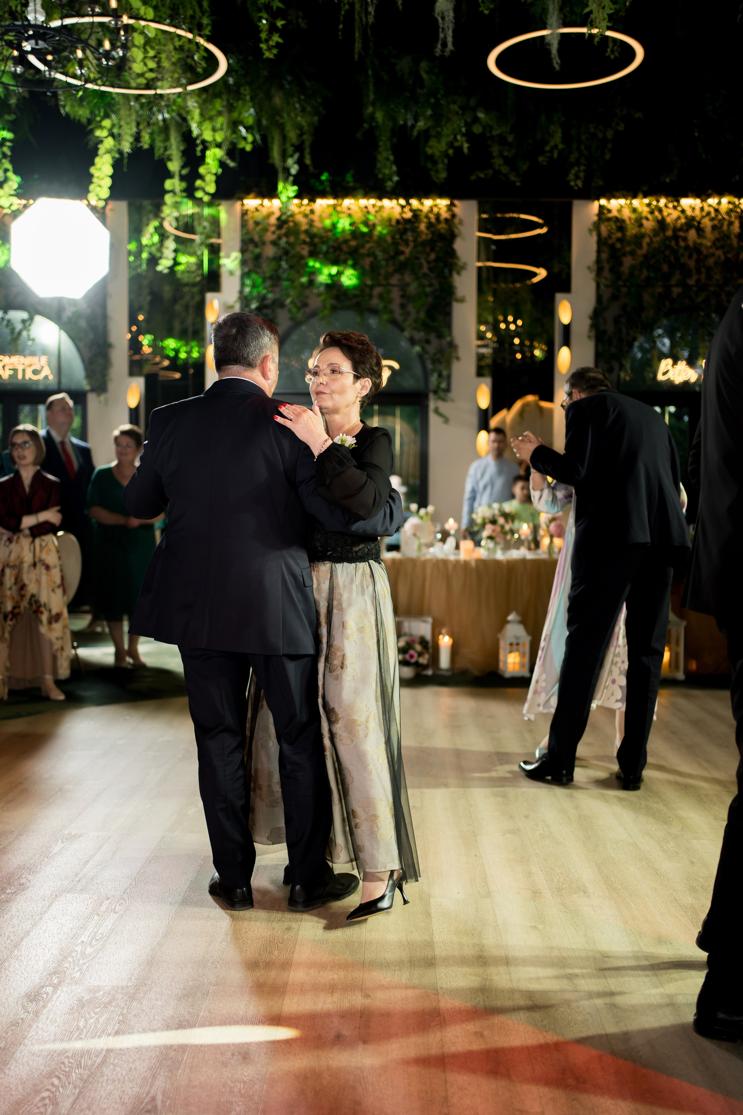 PARTY. Gabriel Florea — Fotograf nuntă București