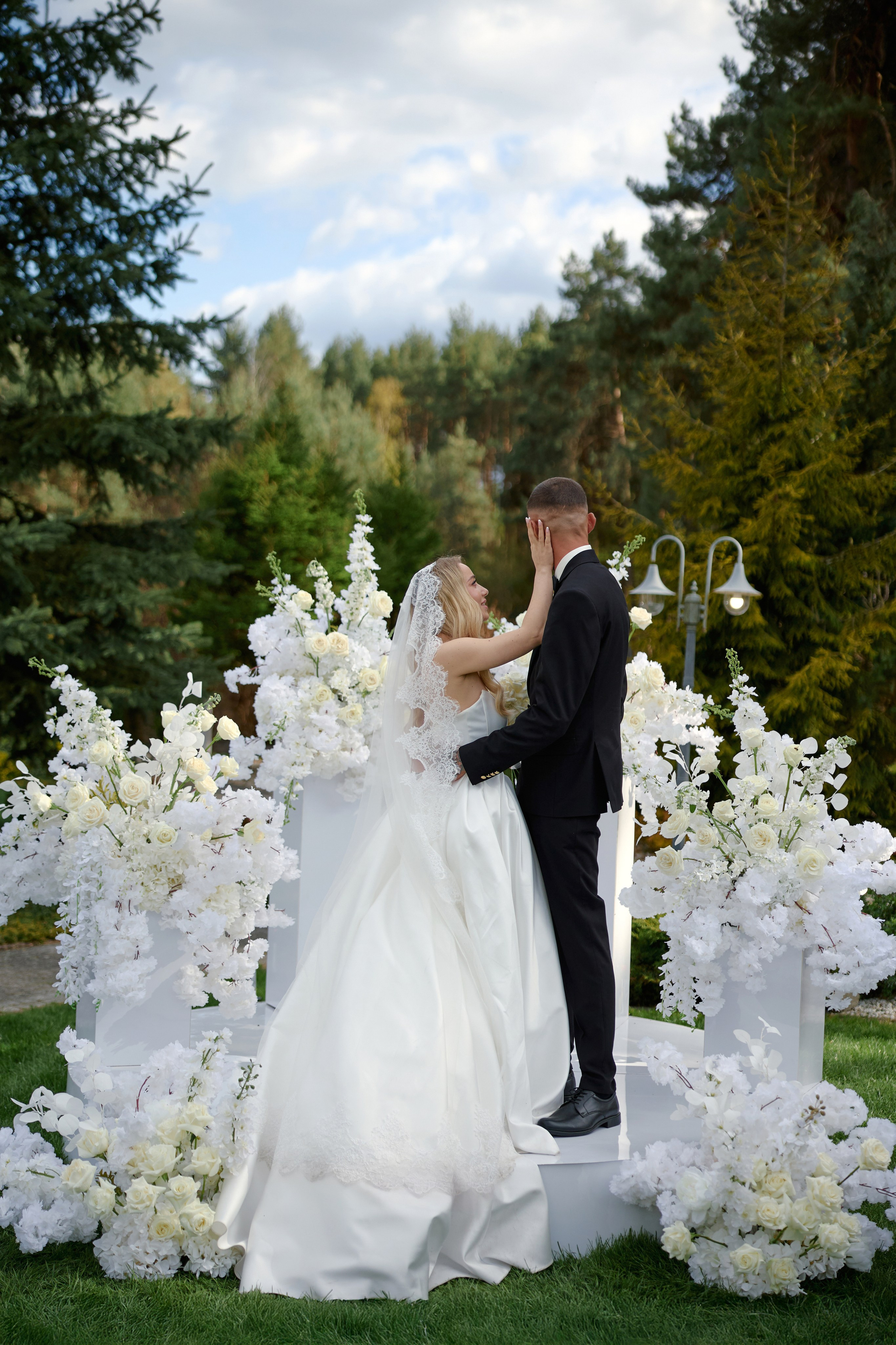 Natalia & Roman. Dworek przy lesie. Fotograf ślubny i rodzinny w Krakowie Yana Klymova