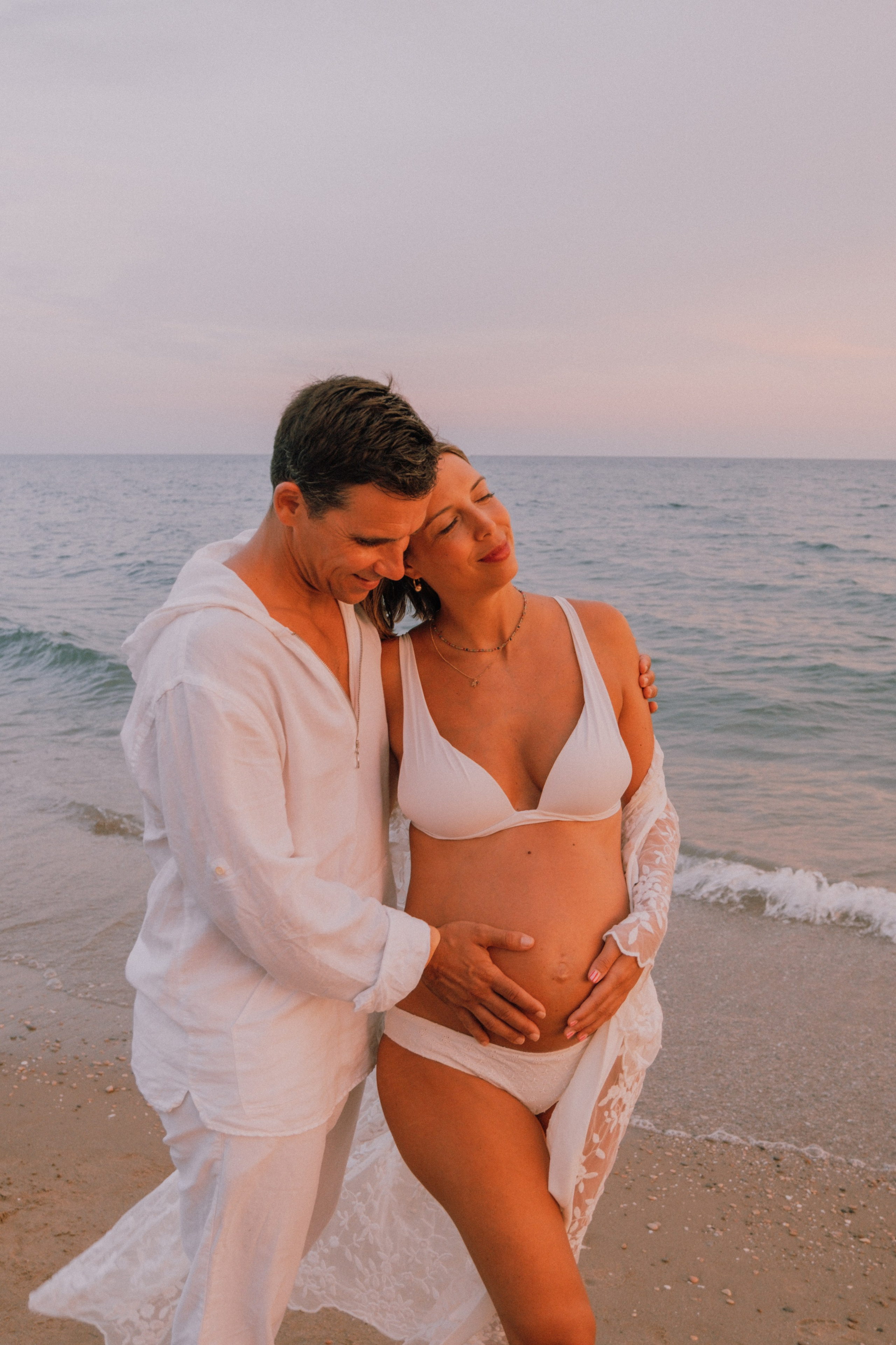 Sesión embarazo en la playa. Fotografía profesional en Calafell - Elena Medvedeva