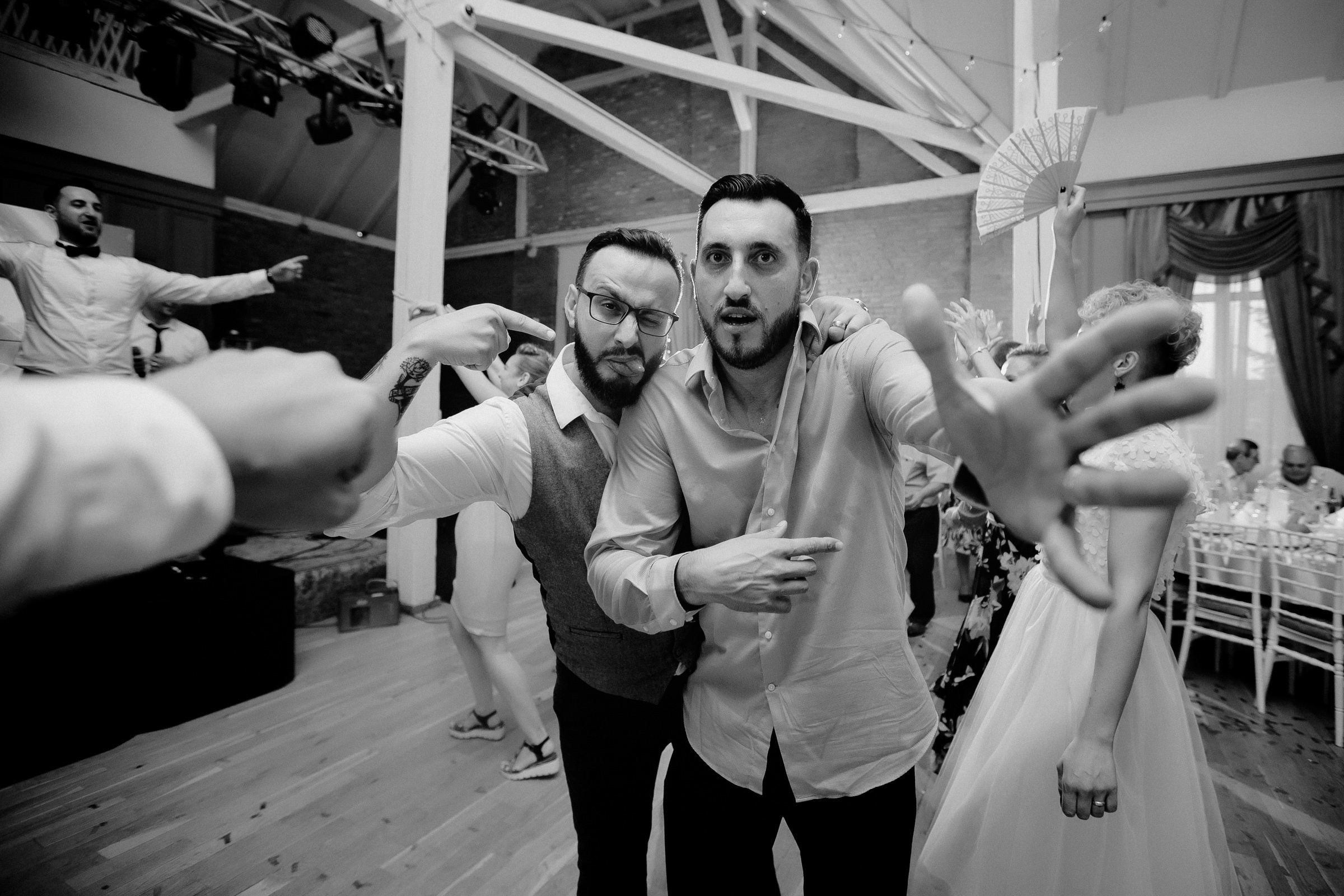 Unda iubirii  -Romania-. Servicii Foto Video în Chișinău și Europa ID-Brothers