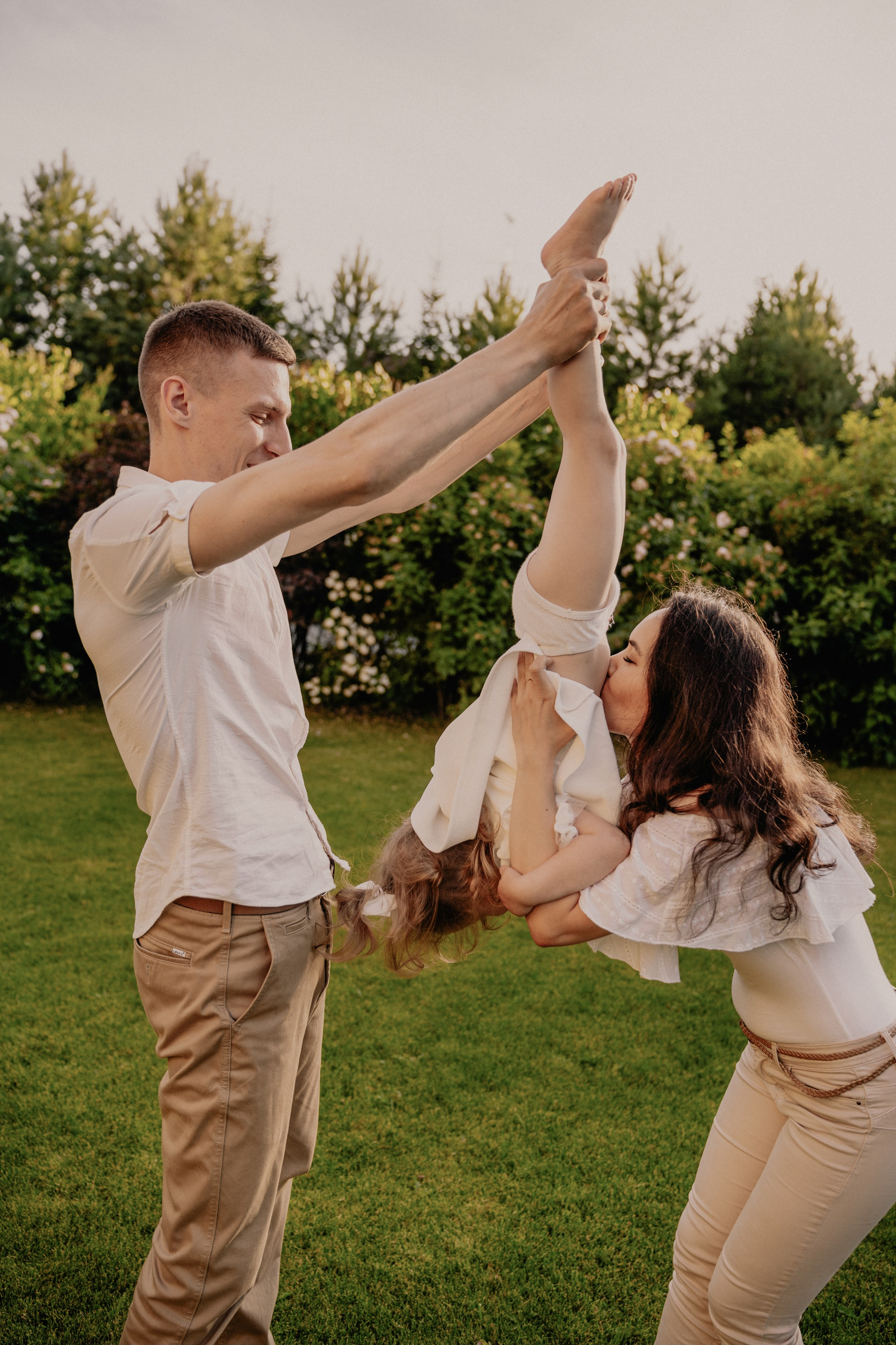 Nick, Julia, Adele outdoor. Wedding and family photographer and videographer PA, NJ, NY, DE, MD
