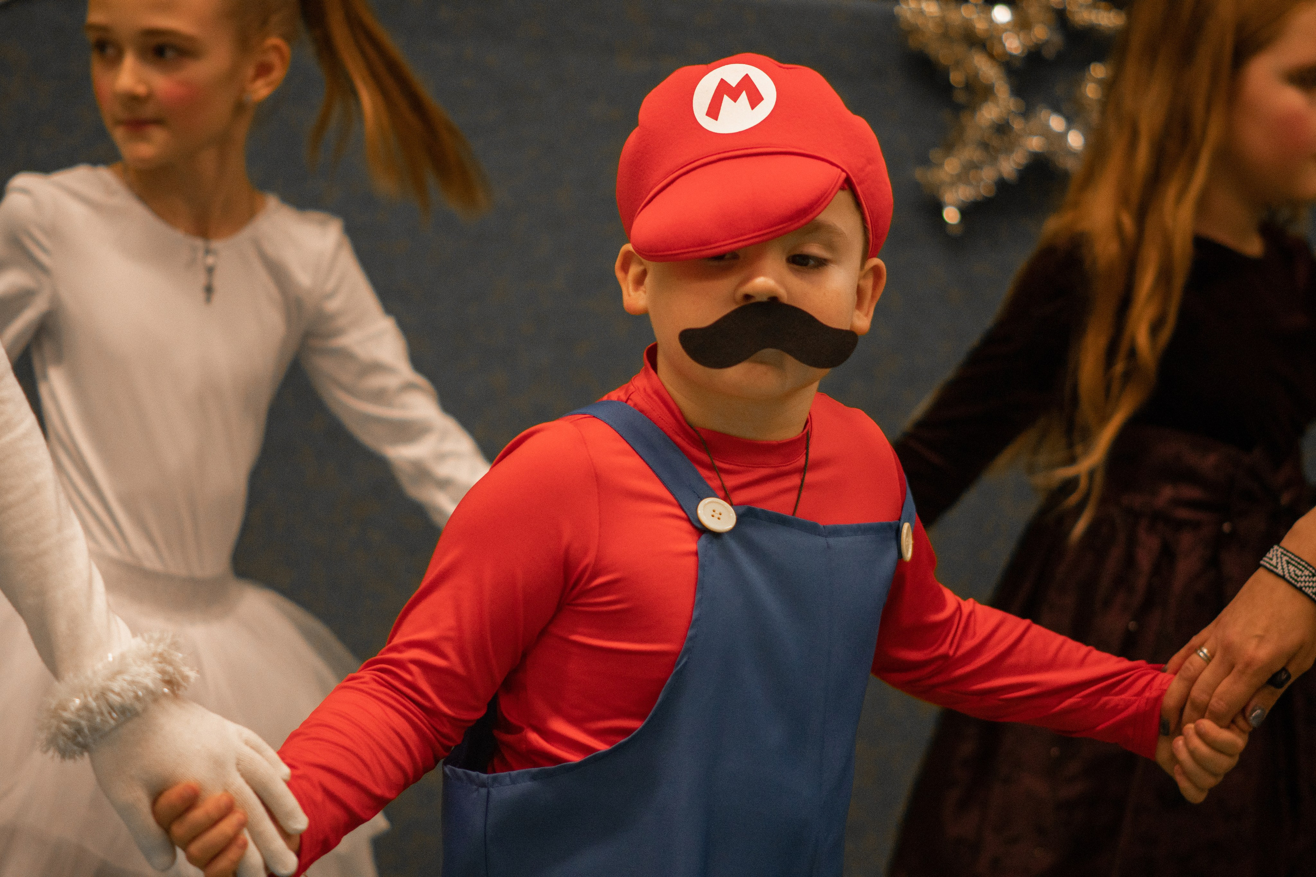 Новогодний хоровод. Семейный и детский фотограф