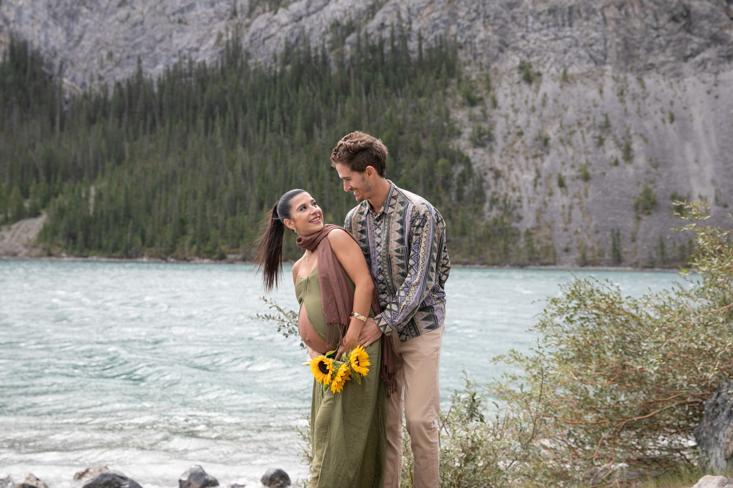 Maternity Photos — Canmore — Daniella. Fotografía accesible en Calgary