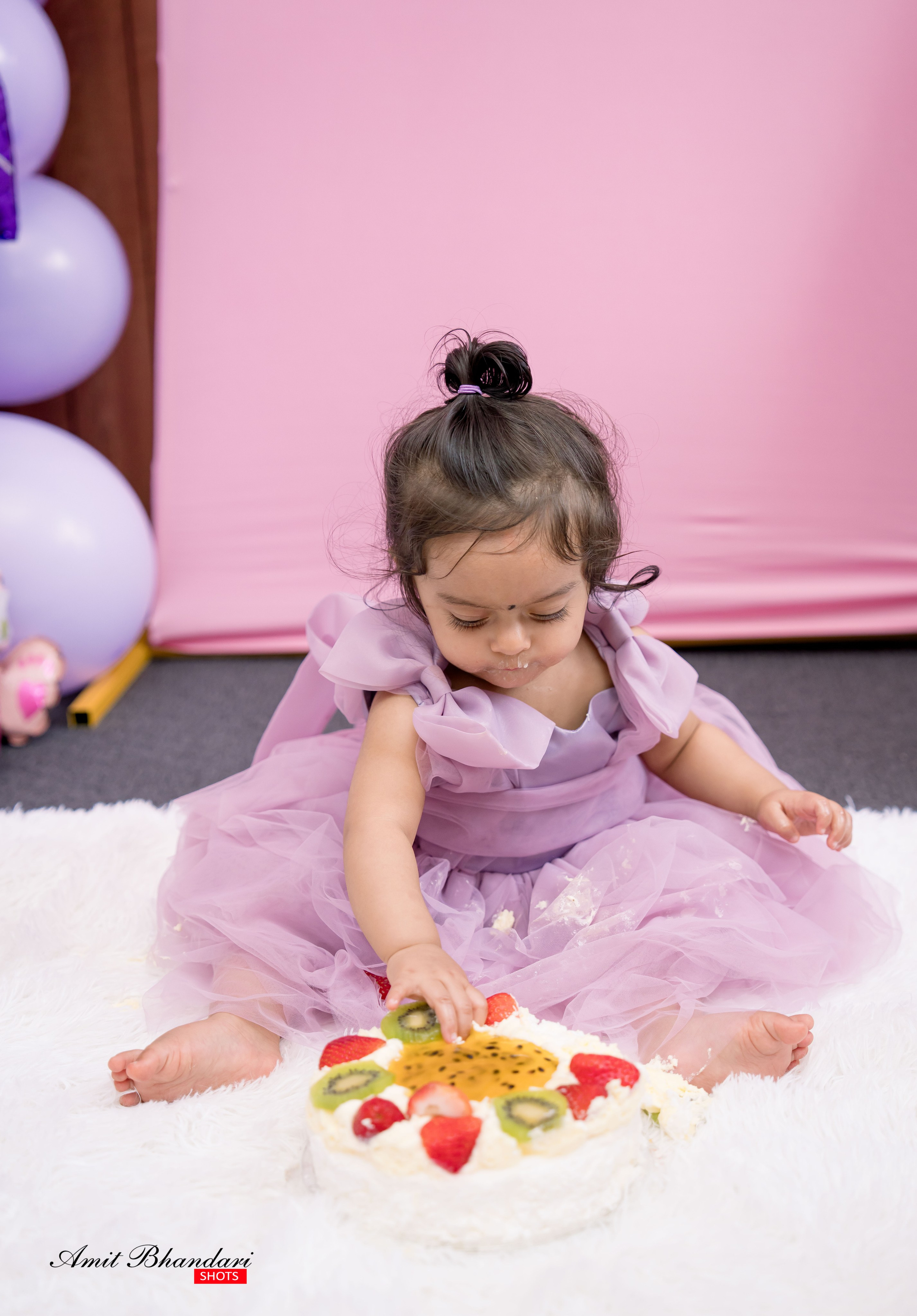 Yuhana’s Cake Smash Session. Freelance Photographer in Newcastle & Central Coast