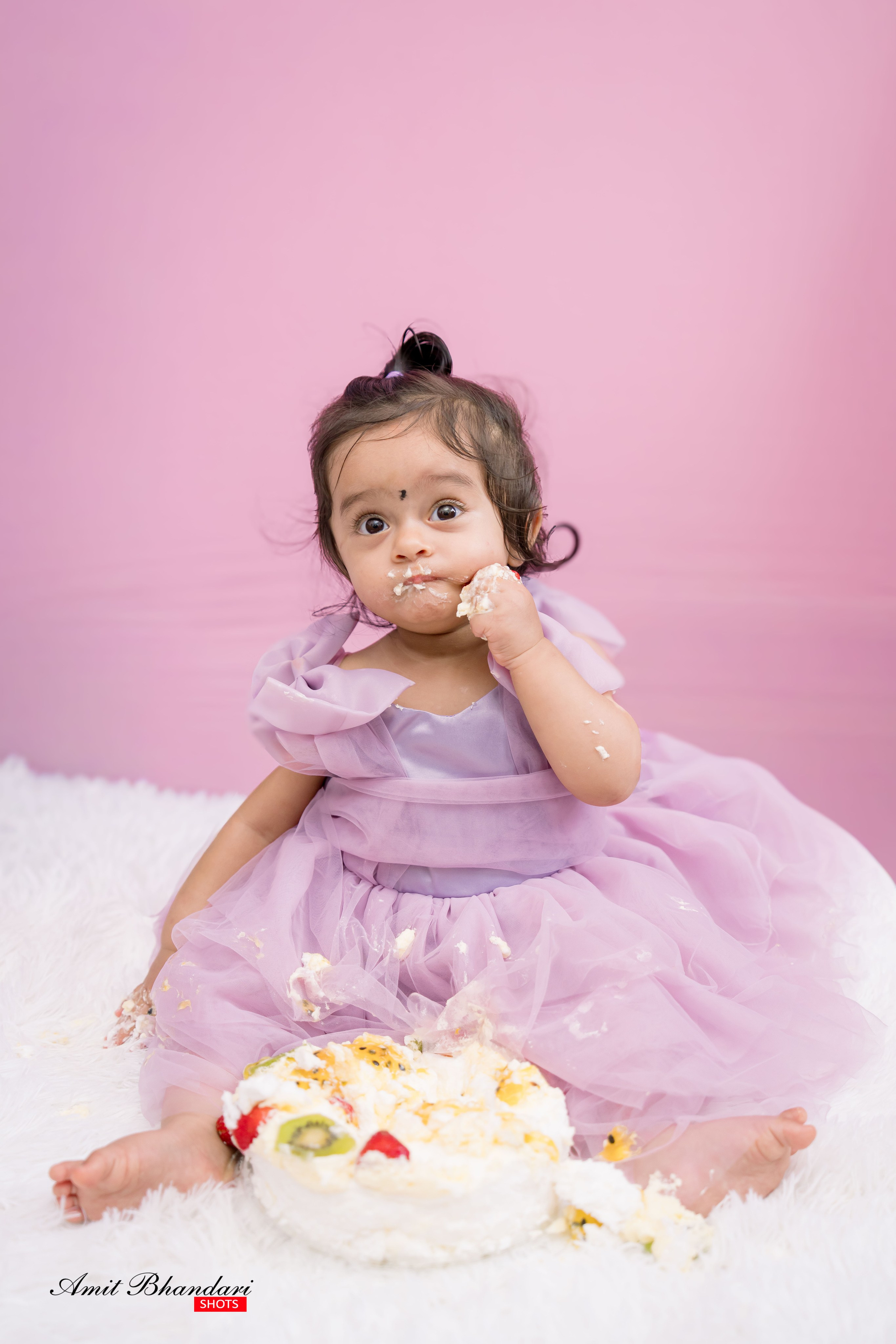 Yuhana’s Cake Smash Session. Freelance Photographer in Newcastle & Central Coast